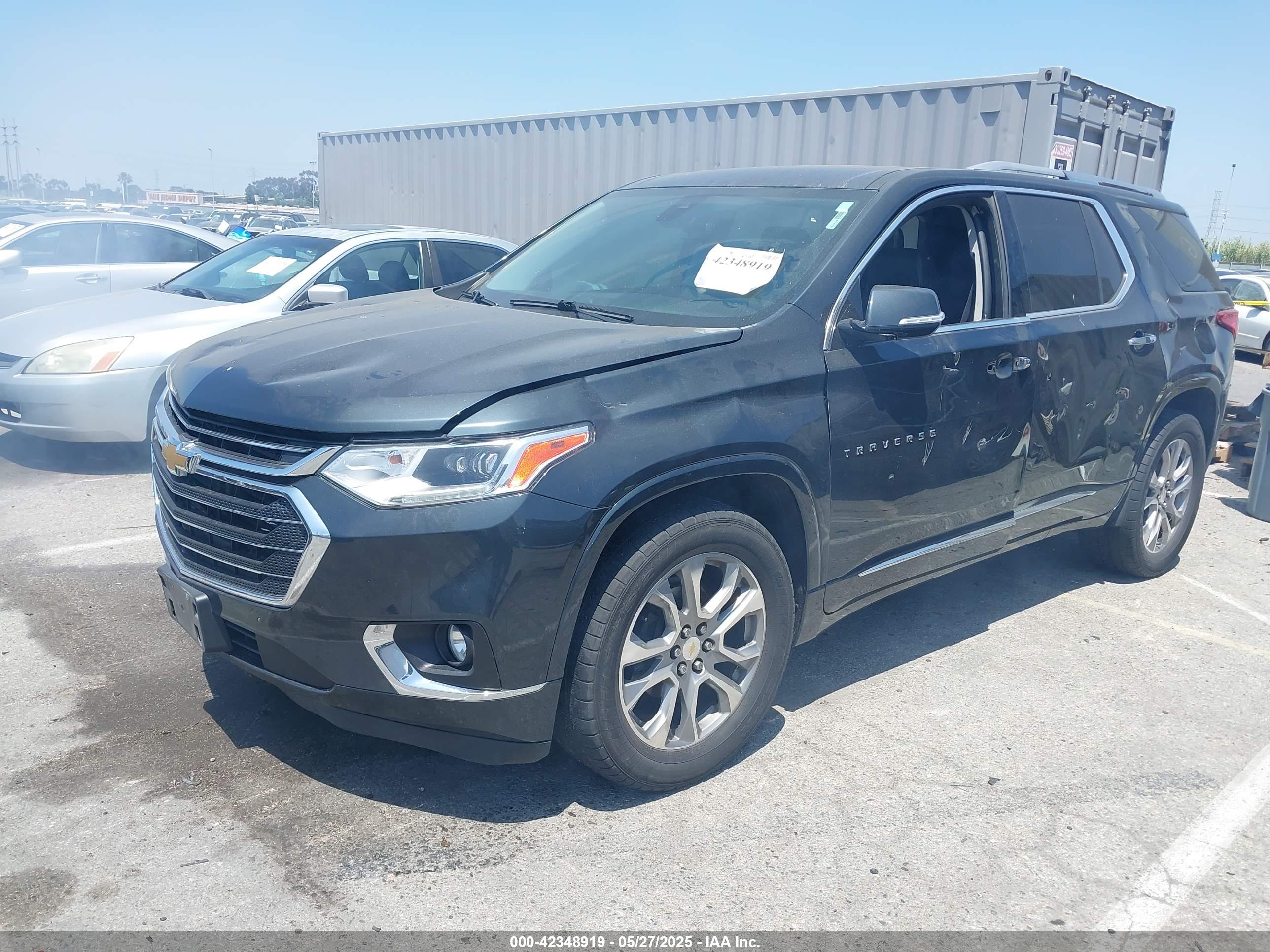 CHEVROLET TRAVERSE image 2