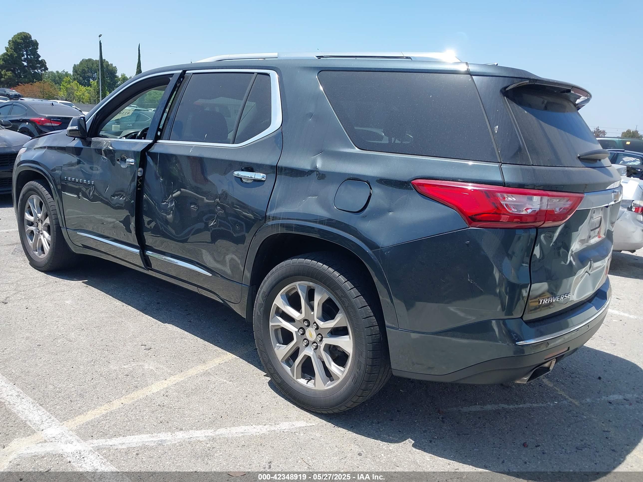 CHEVROLET TRAVERSE image 3