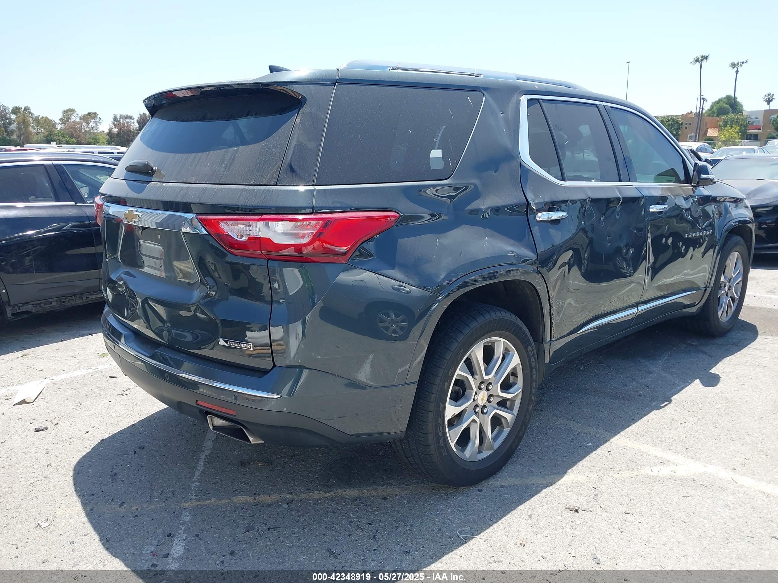 CHEVROLET TRAVERSE image 4