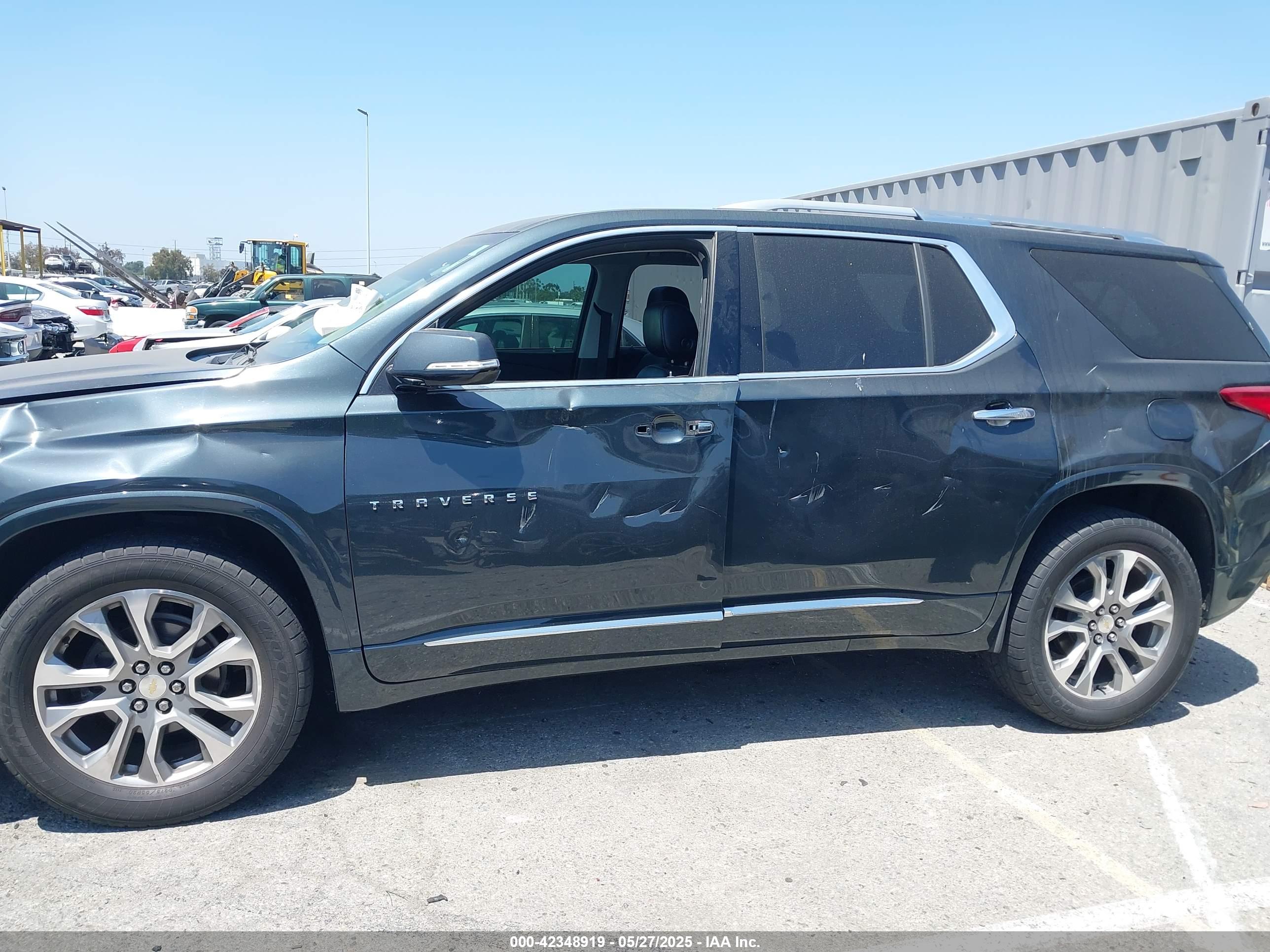 CHEVROLET TRAVERSE image 6