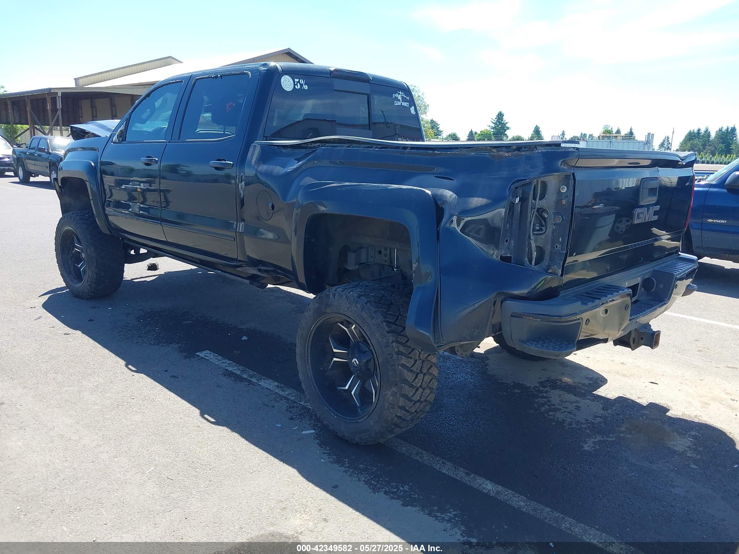GMC SIERRA image 3