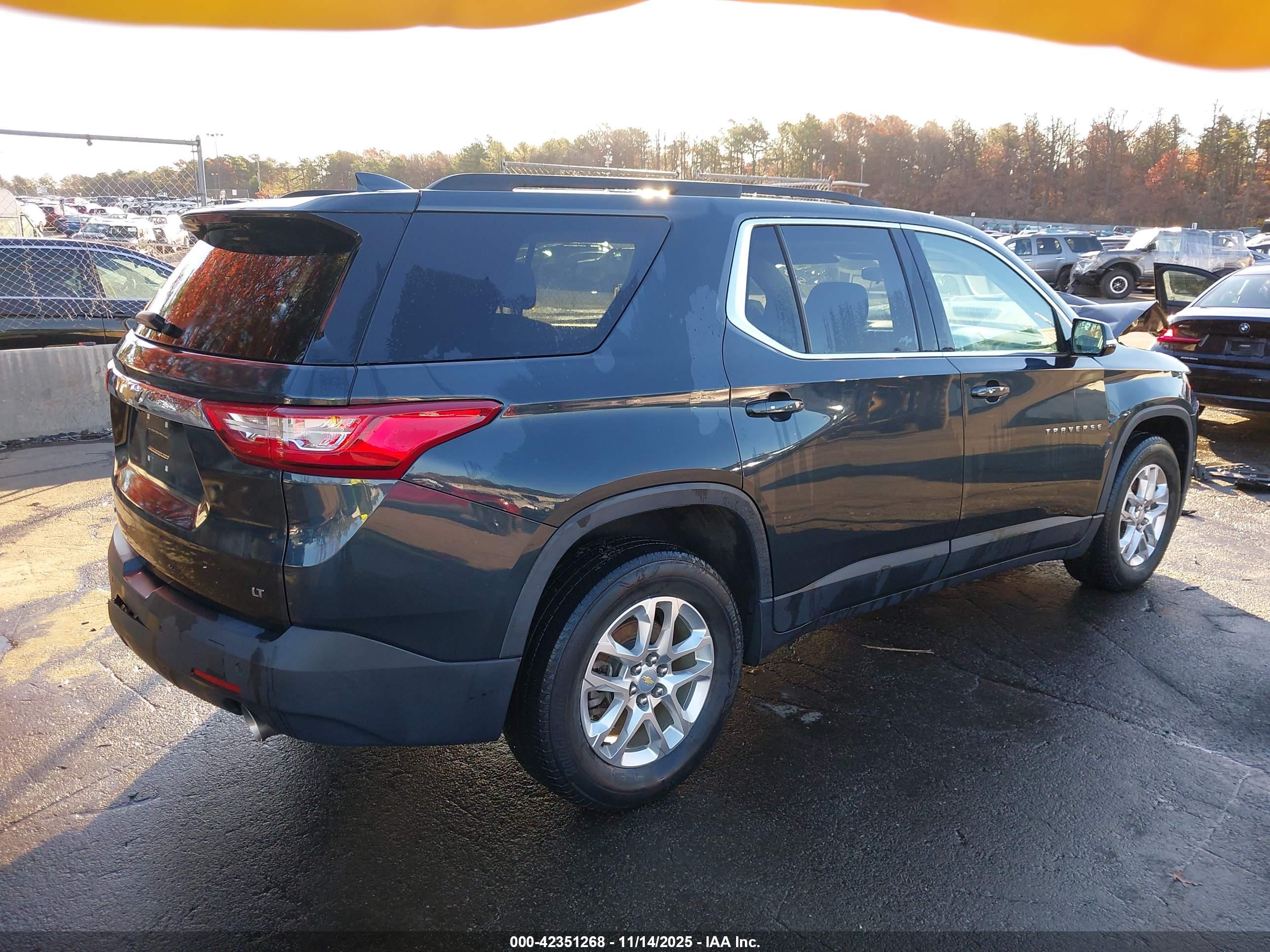 CHEVROLET TRAVERSE image 4