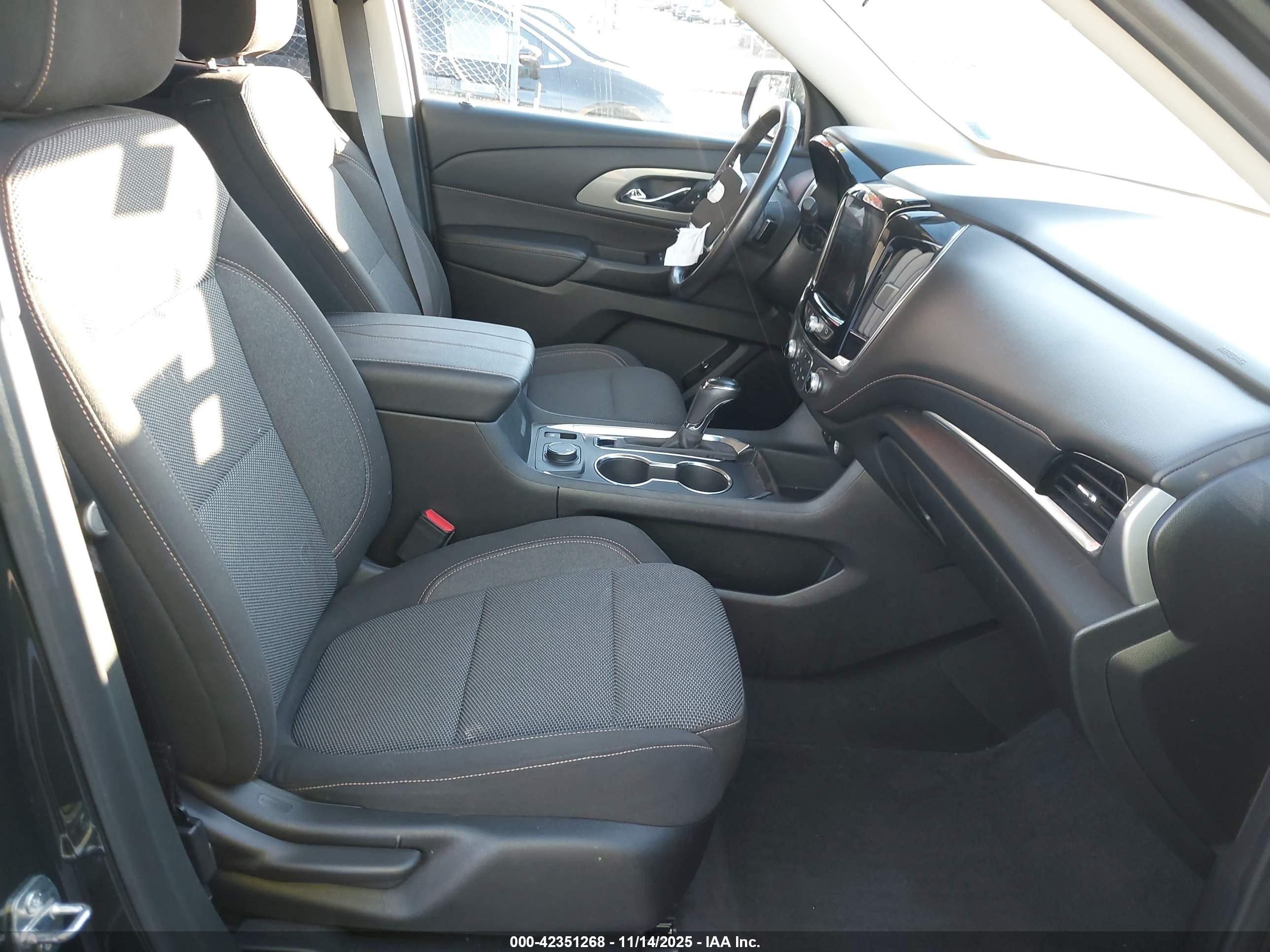CHEVROLET TRAVERSE image 5