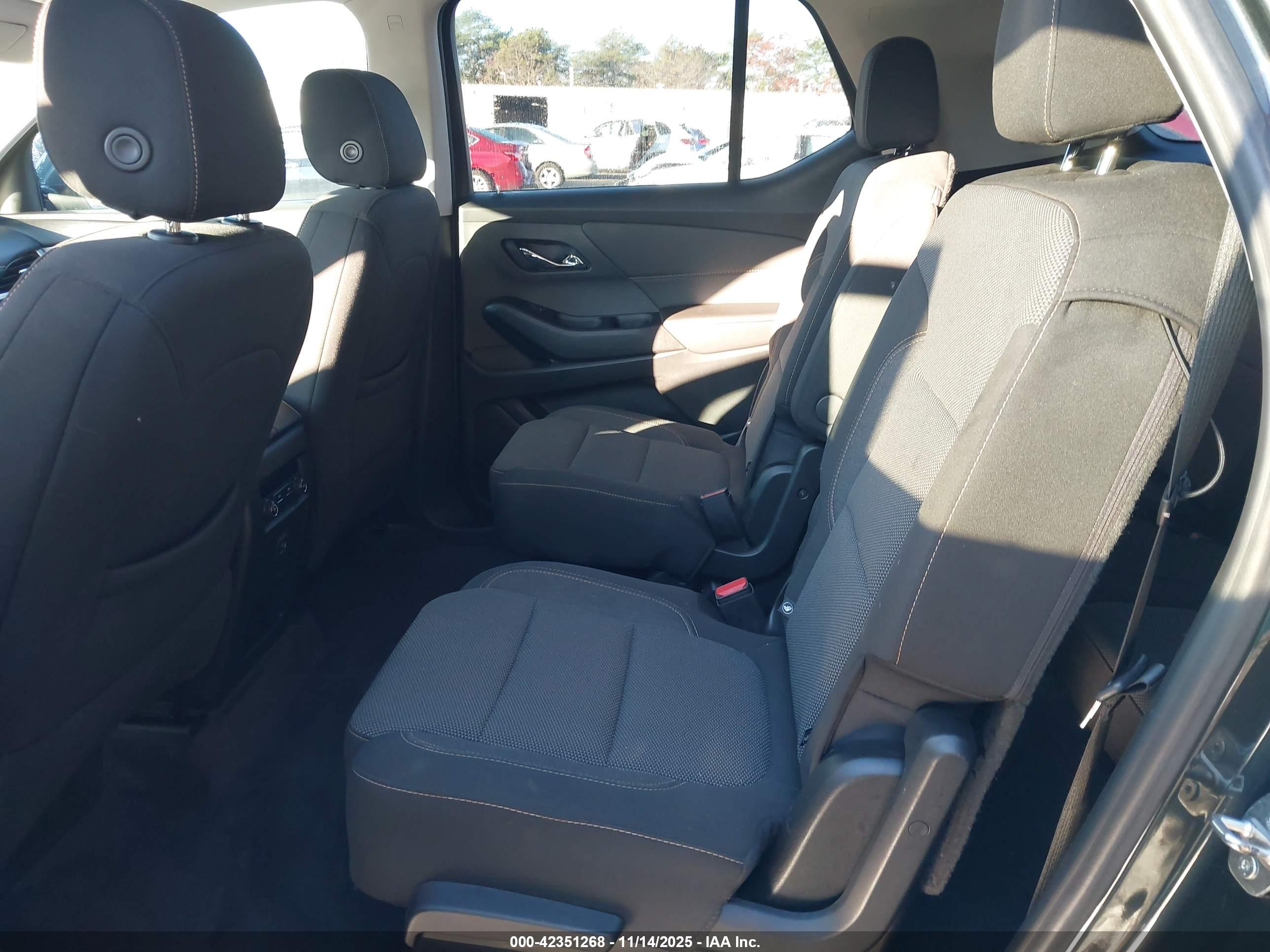 CHEVROLET TRAVERSE image 8