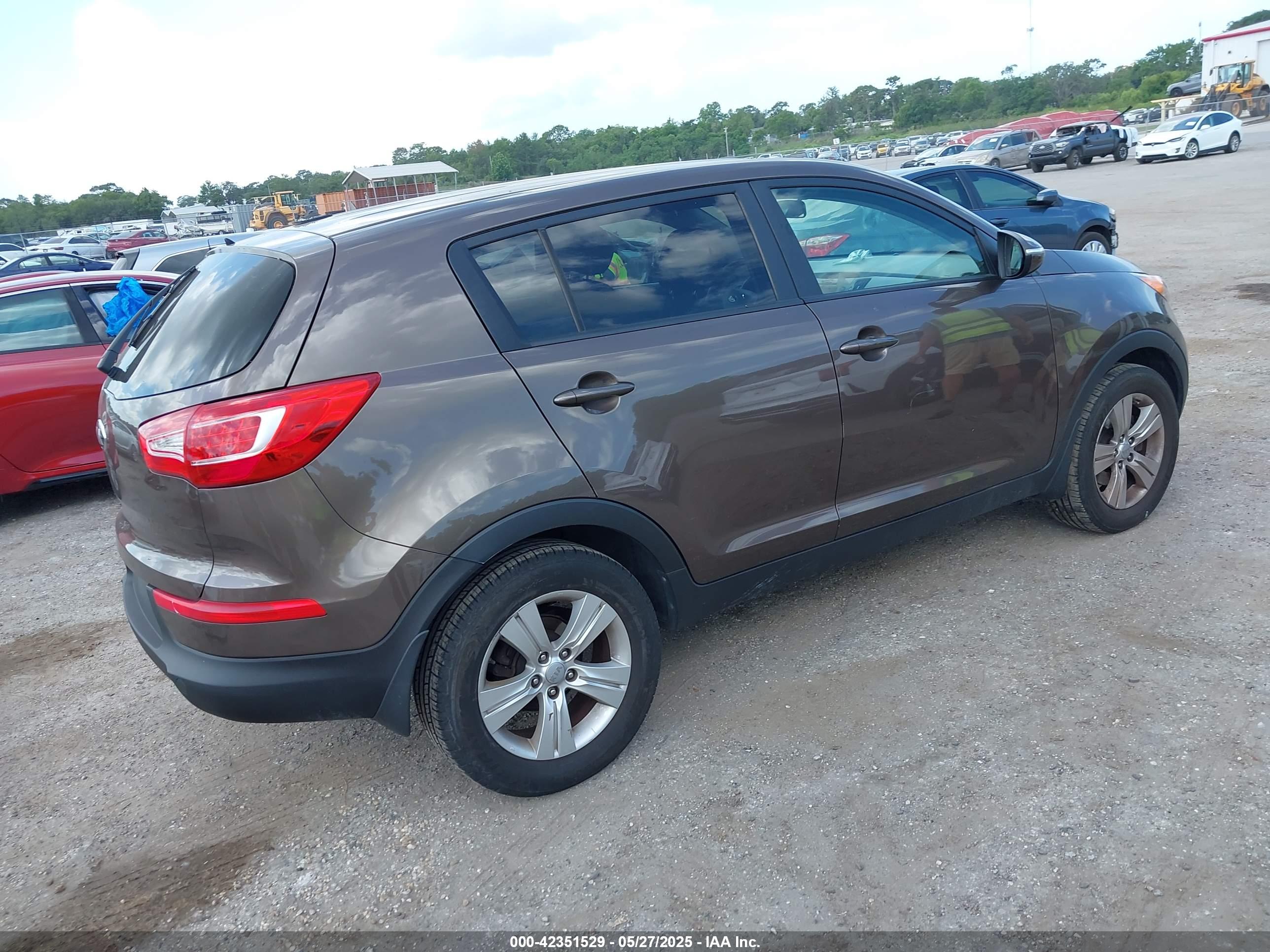 KIA SPORTAGE image 4