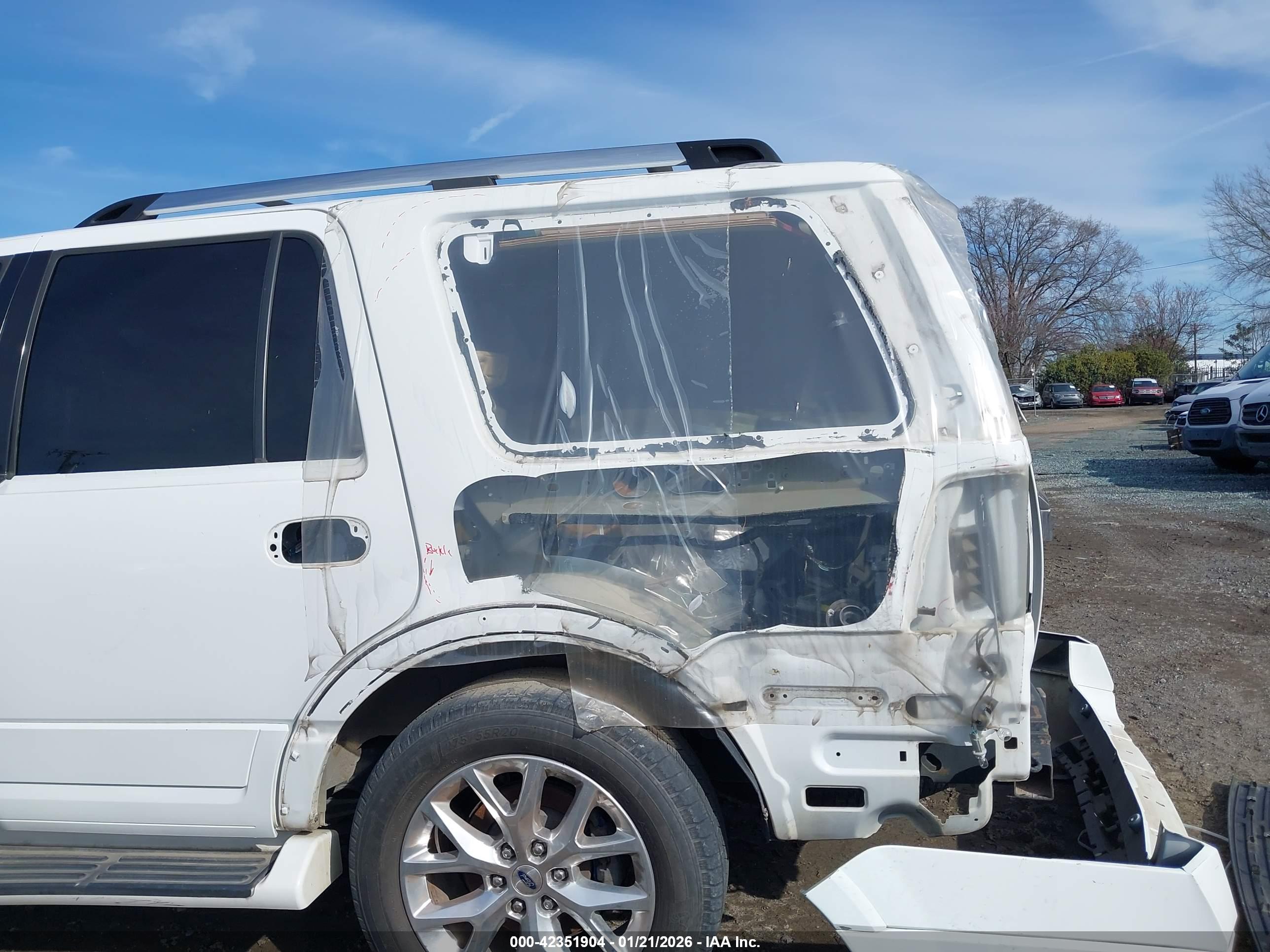 FORD EXPEDITION image 6