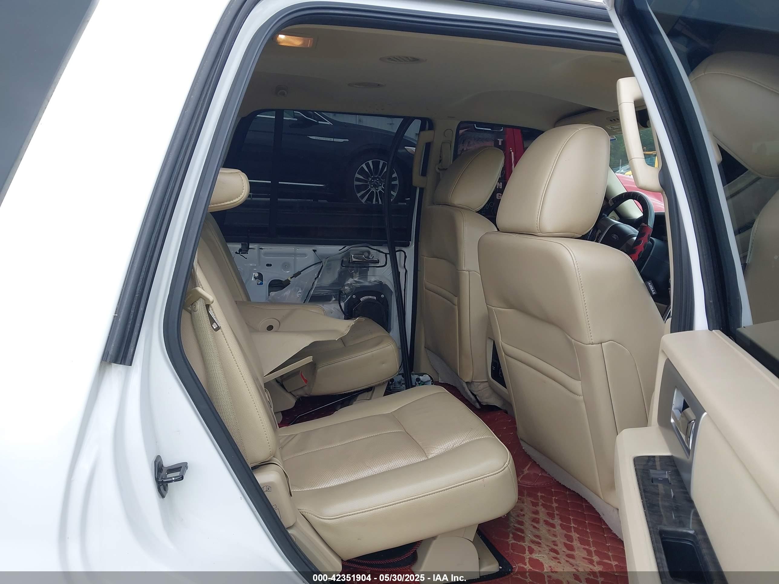 FORD EXPEDITION image 8