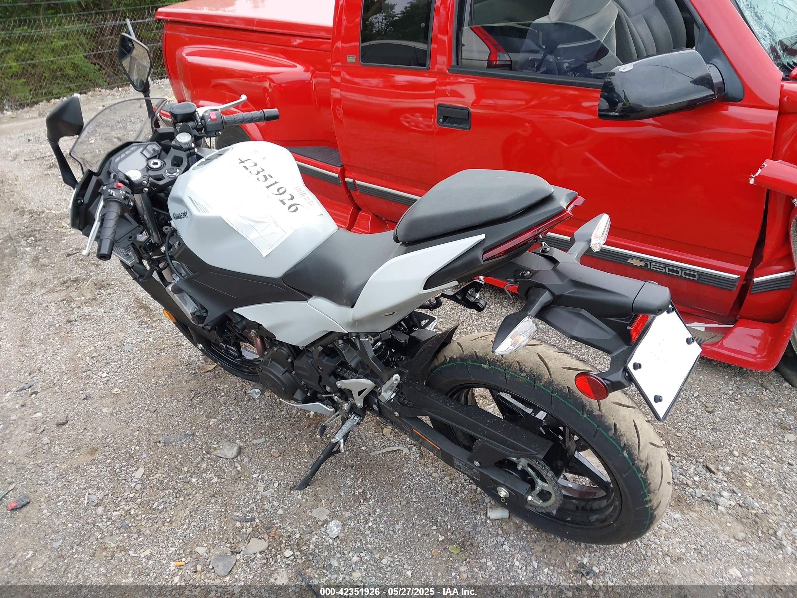 KAWASAKI EX500 image 3