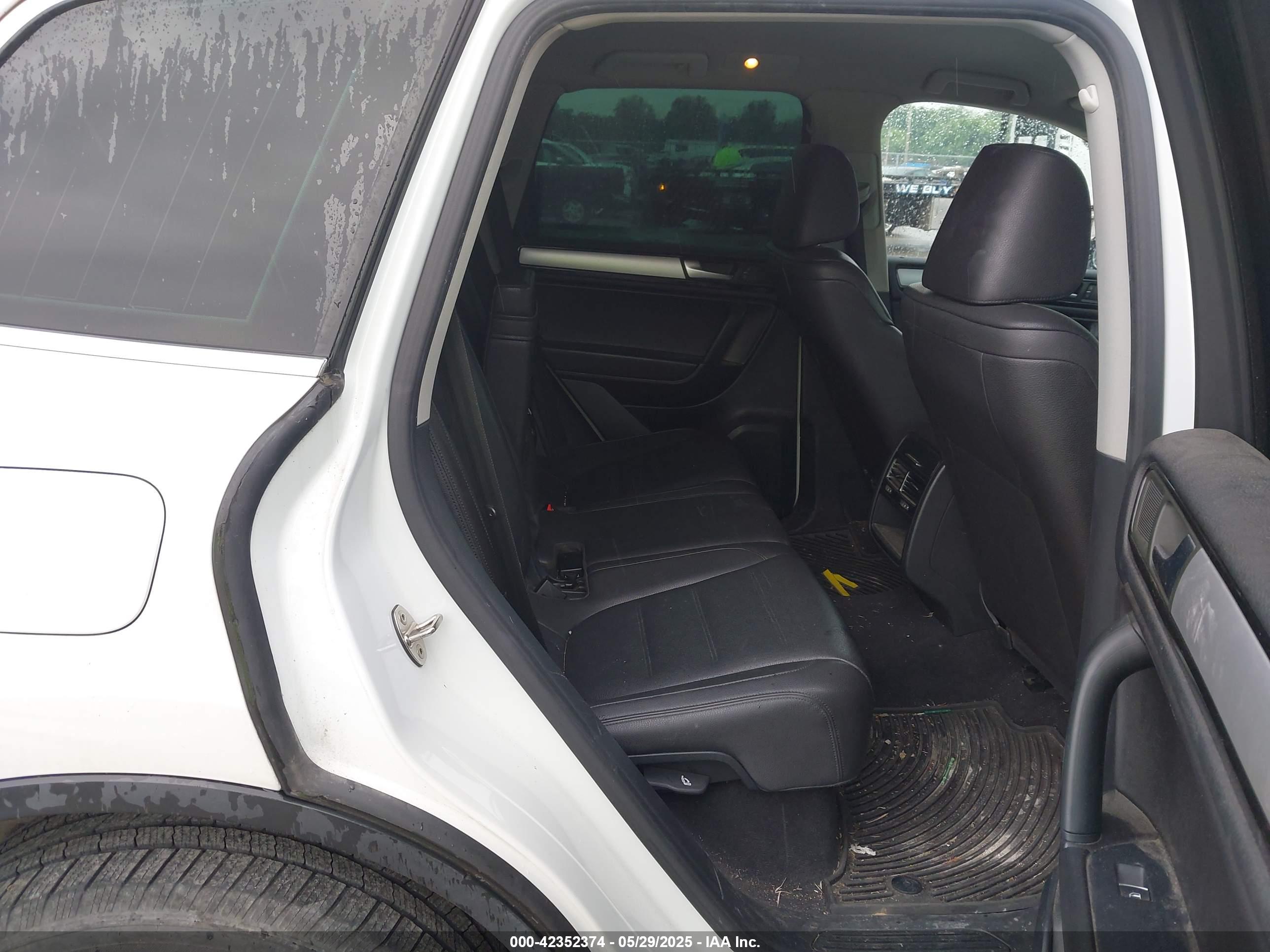 VOLKSWAGEN TOUAREG image 8