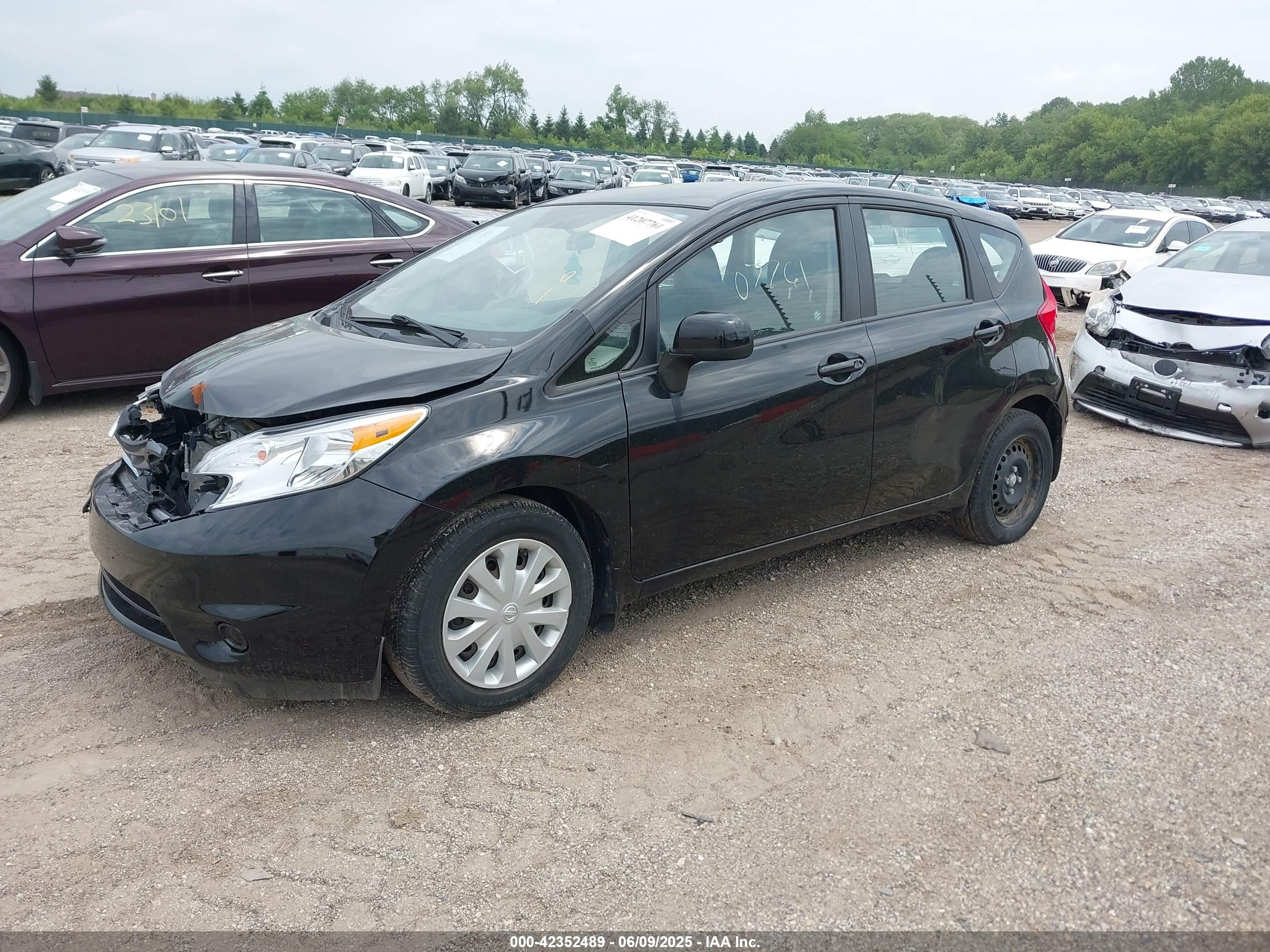 NISSAN VERSA image 2