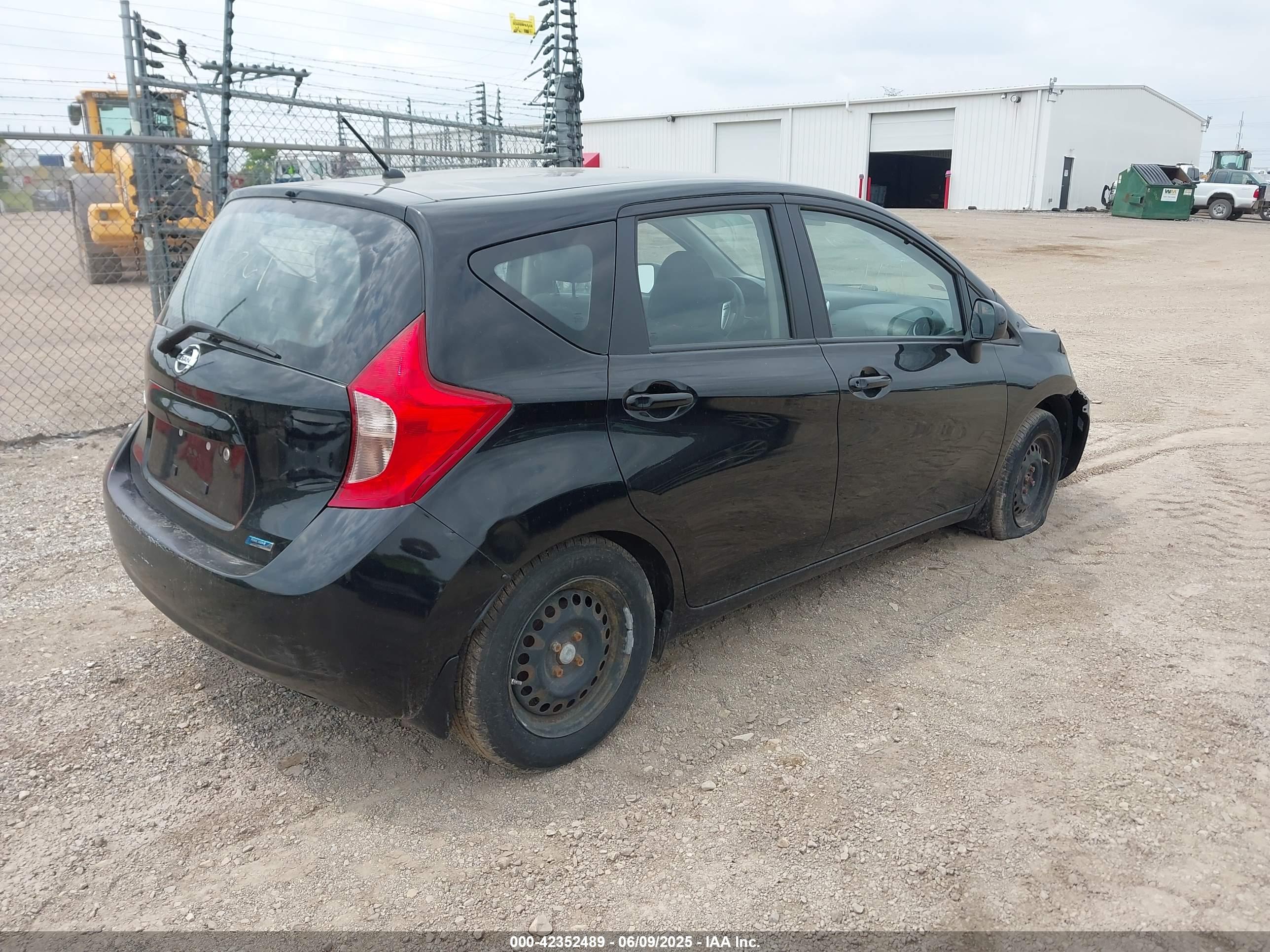 NISSAN VERSA image 4