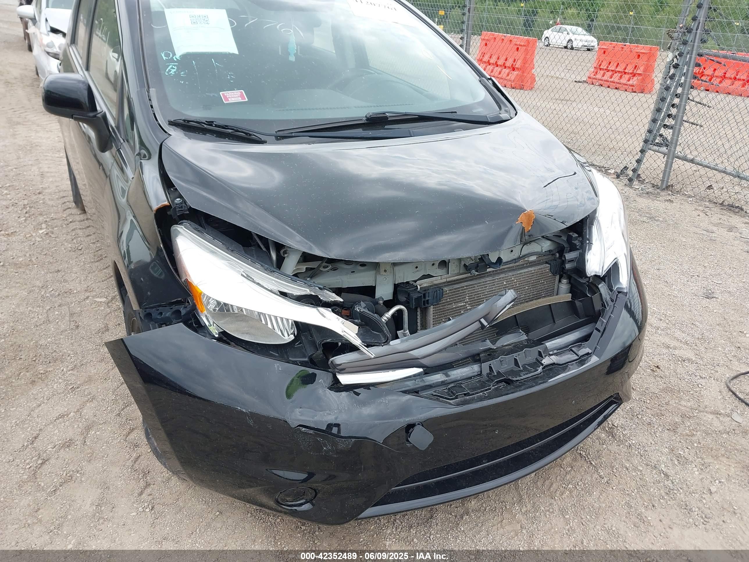 NISSAN VERSA image 6