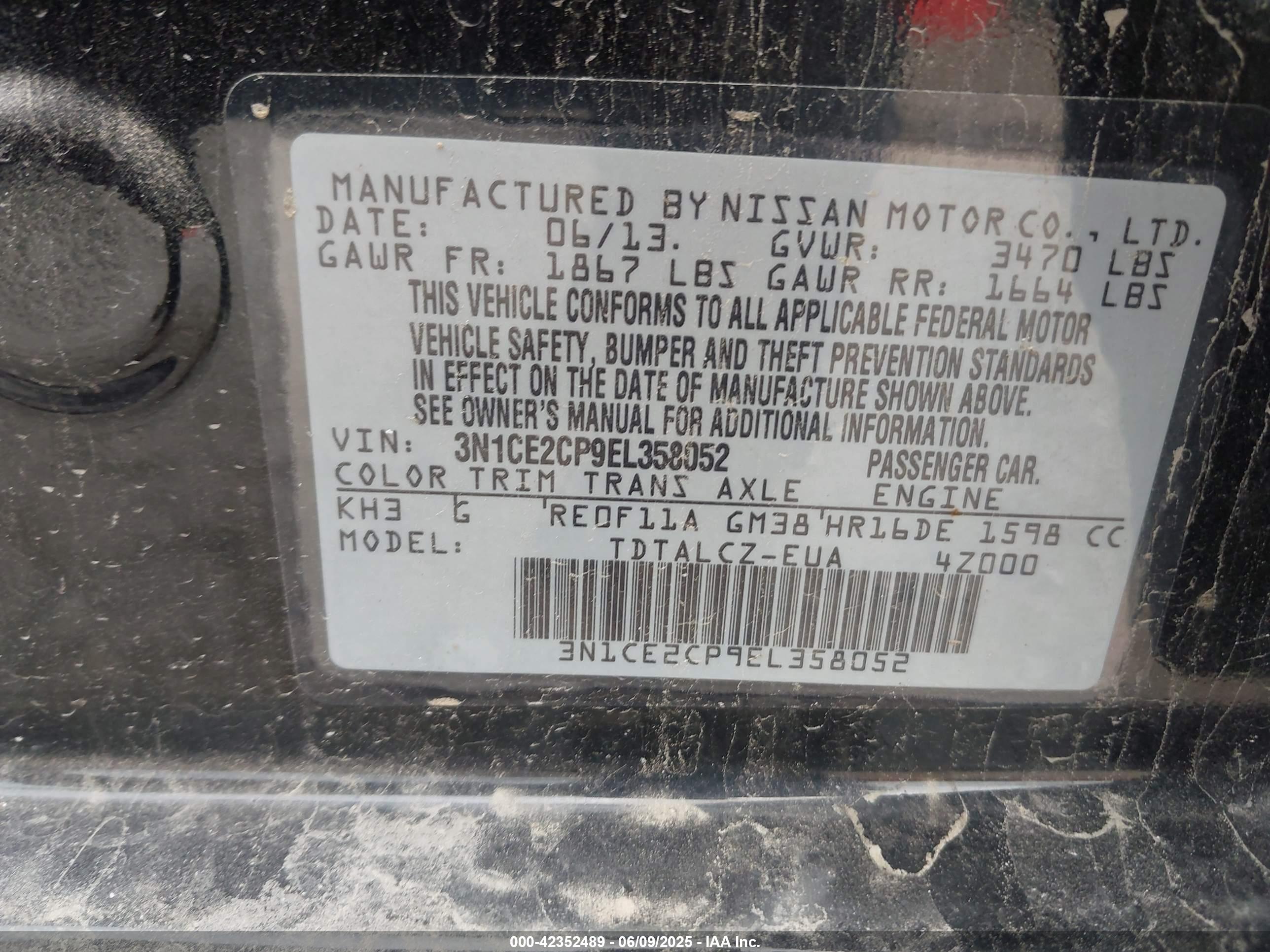 NISSAN VERSA image 9