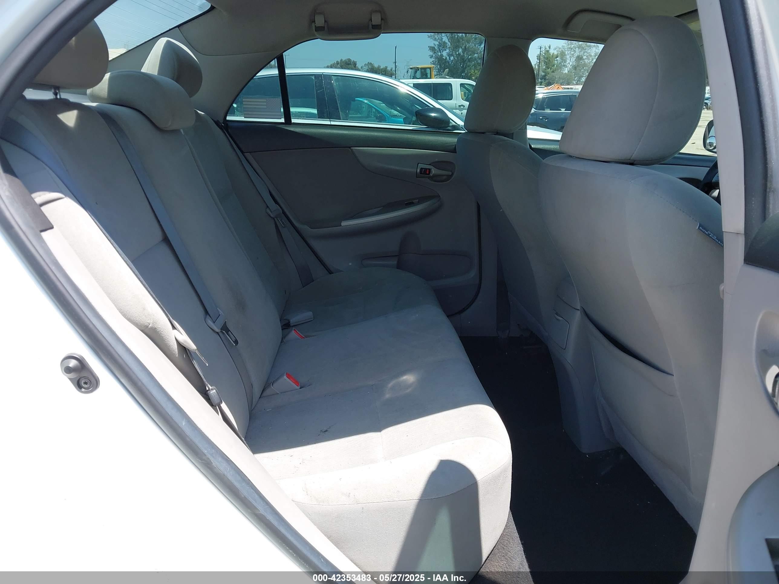 TOYOTA COROLLA image 8