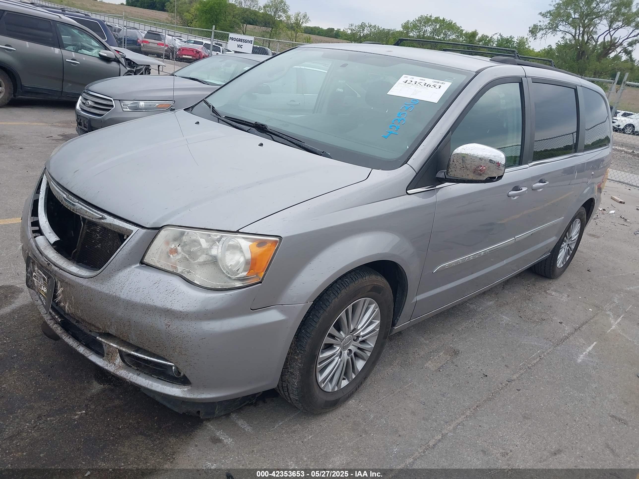 CHRYSLER TOWN image 2