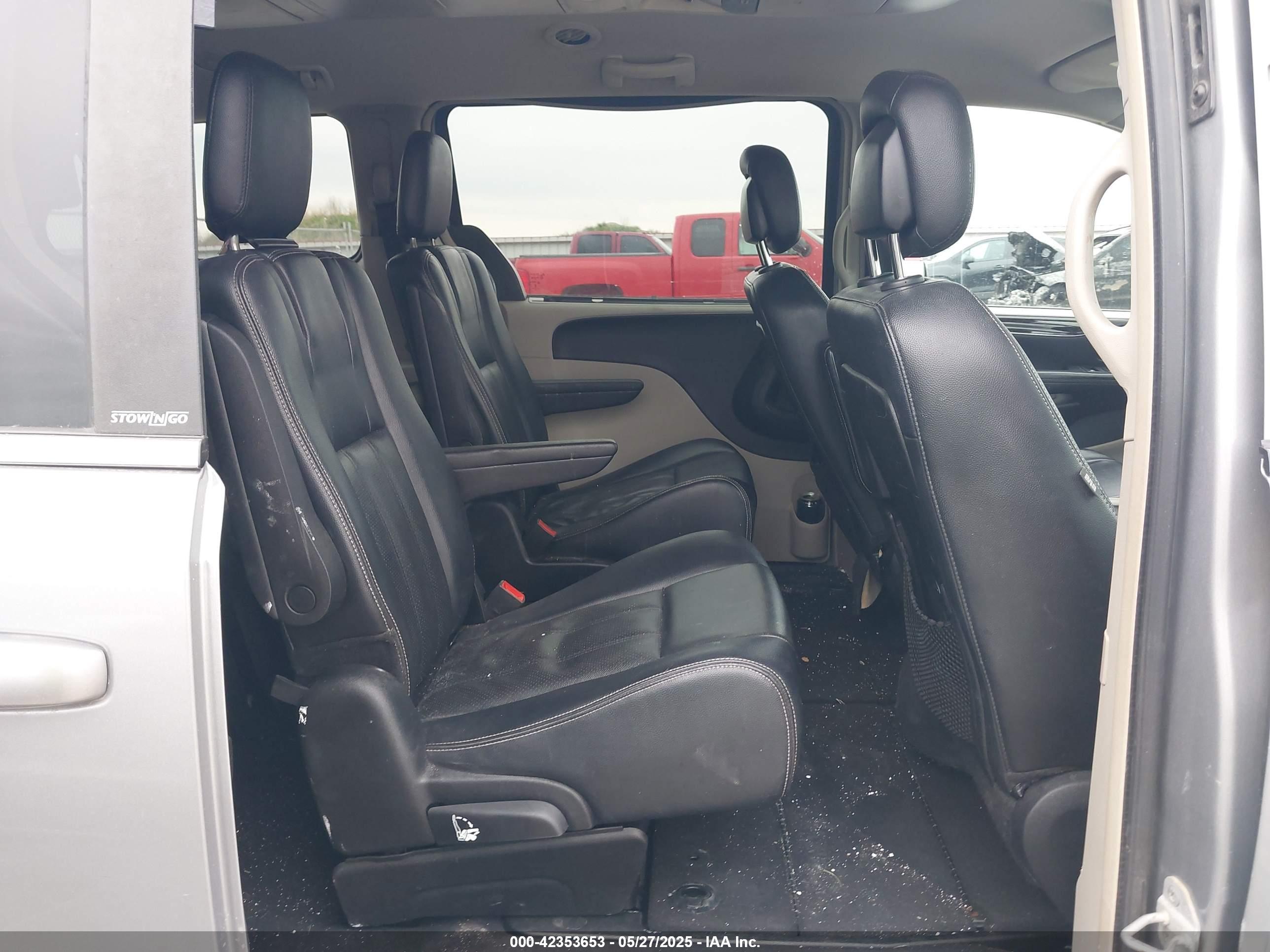 CHRYSLER TOWN image 8