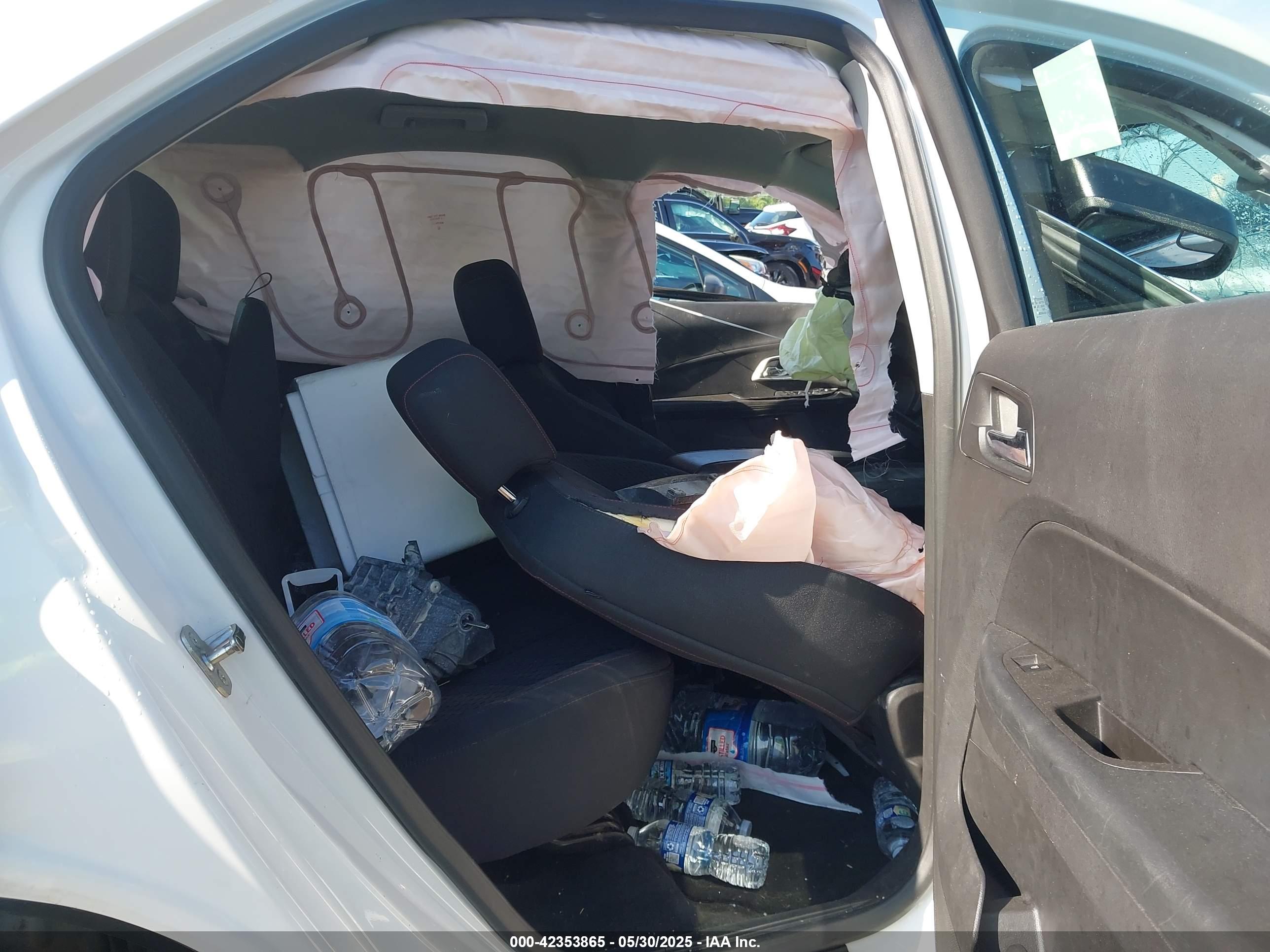 CHEVROLET EQUINOX image 8