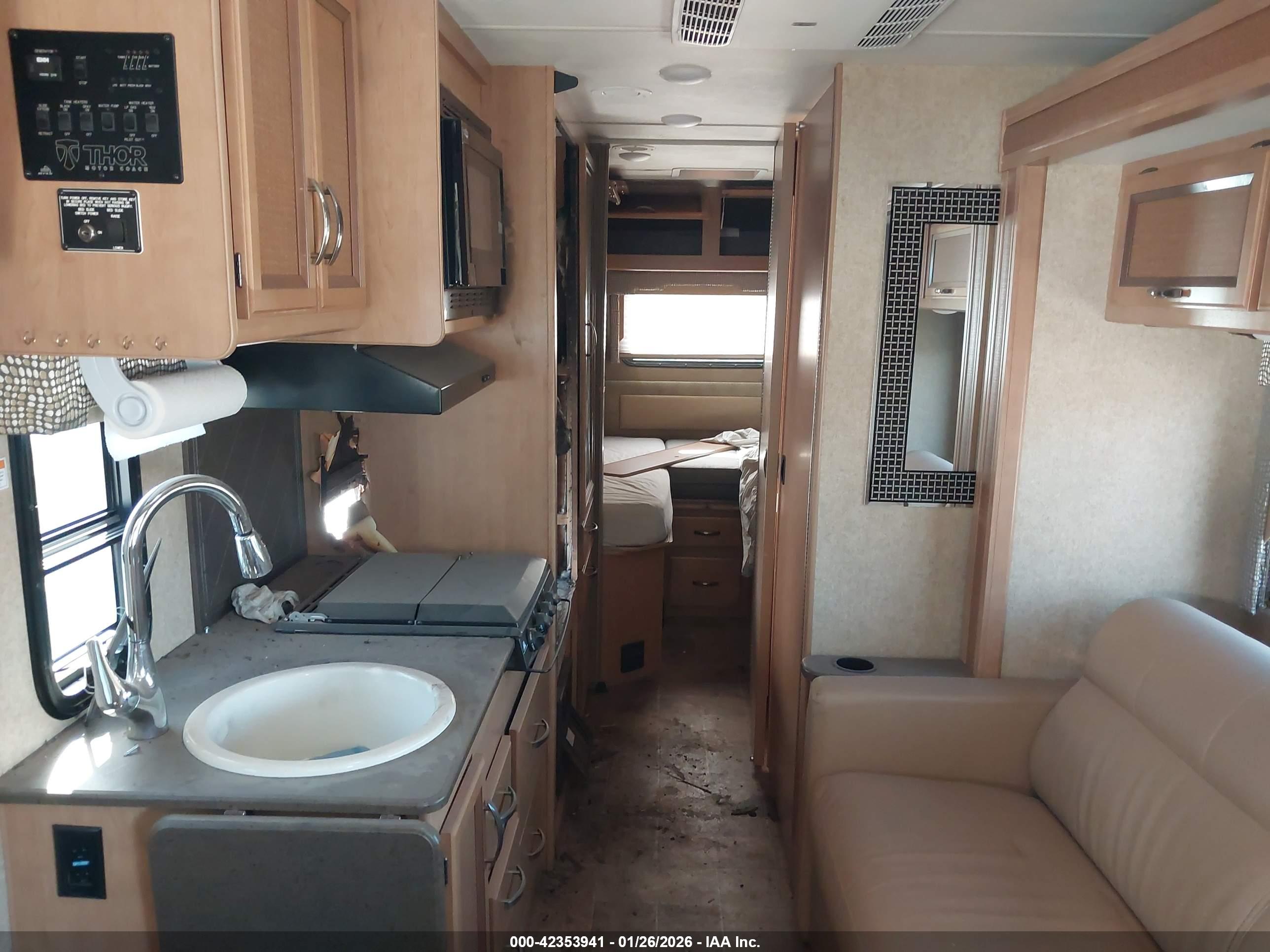 FORD E-450 image 7