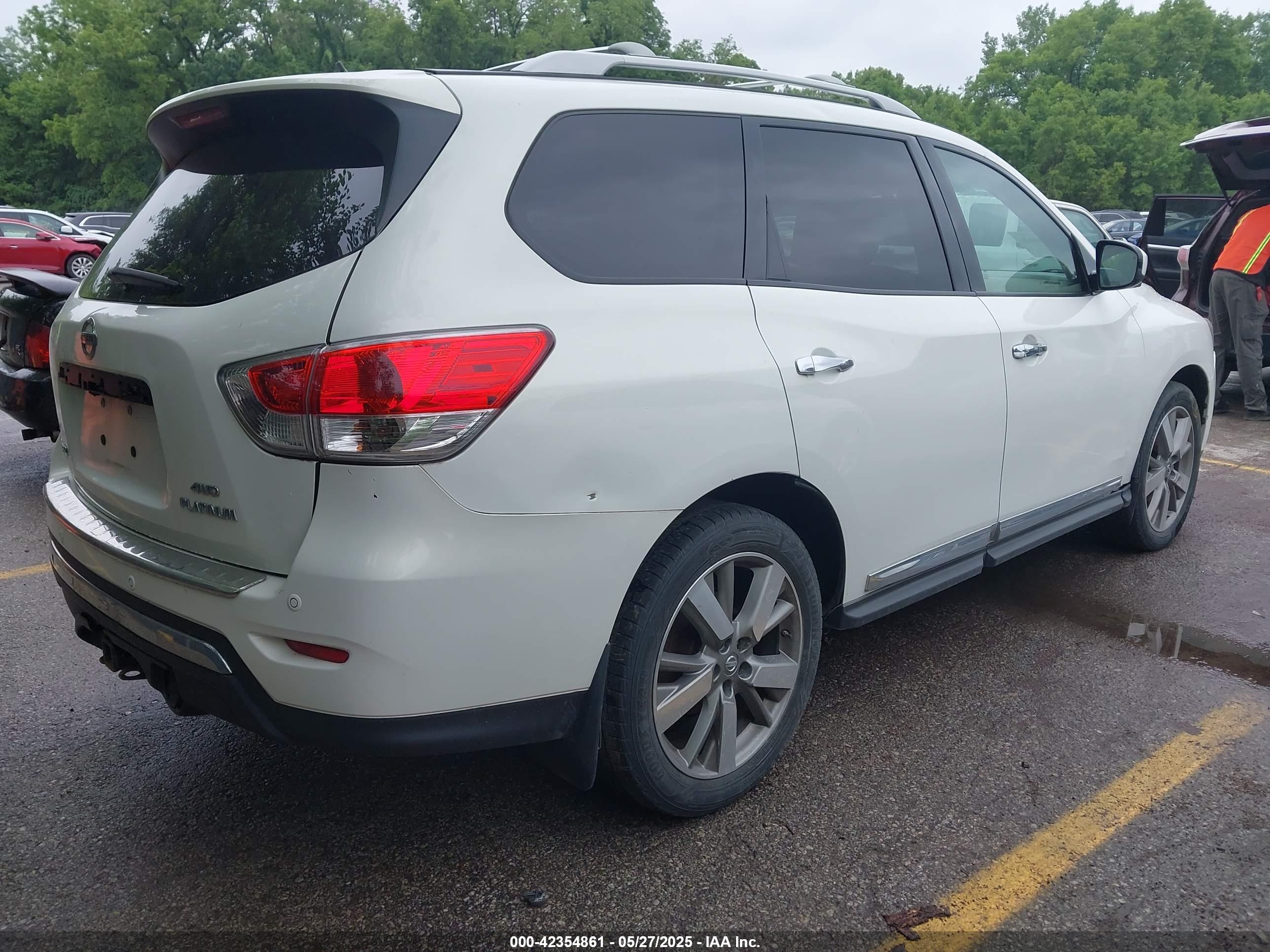 NISSAN PATHFINDER image 4