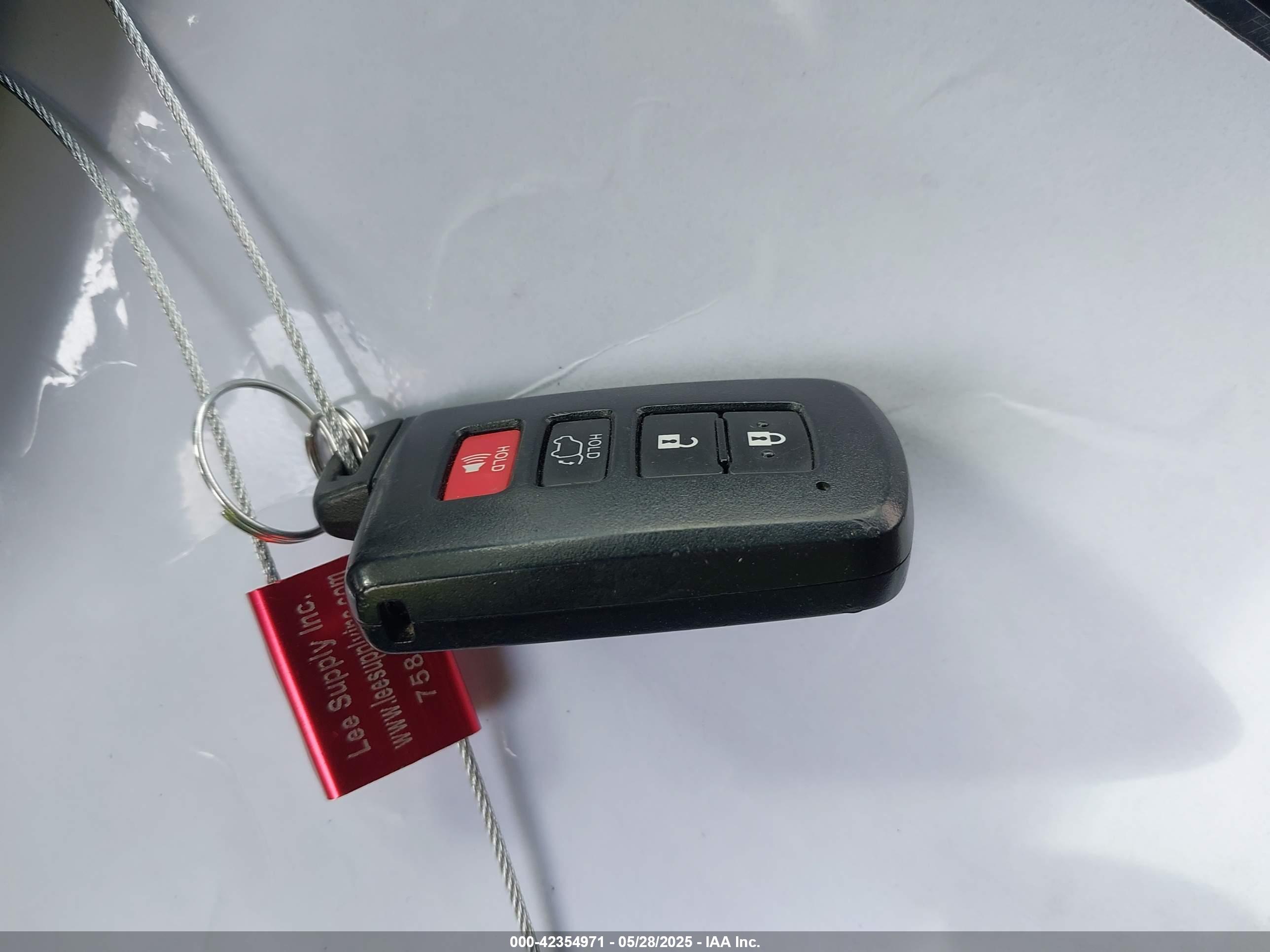TOYOTA RAV4 image 11