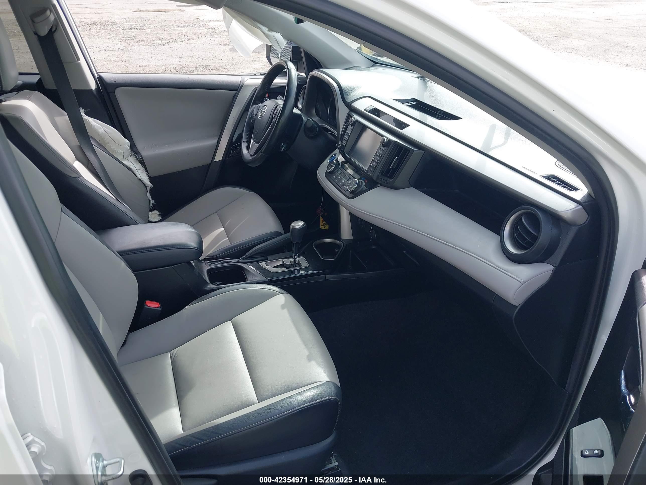 TOYOTA RAV4 image 5