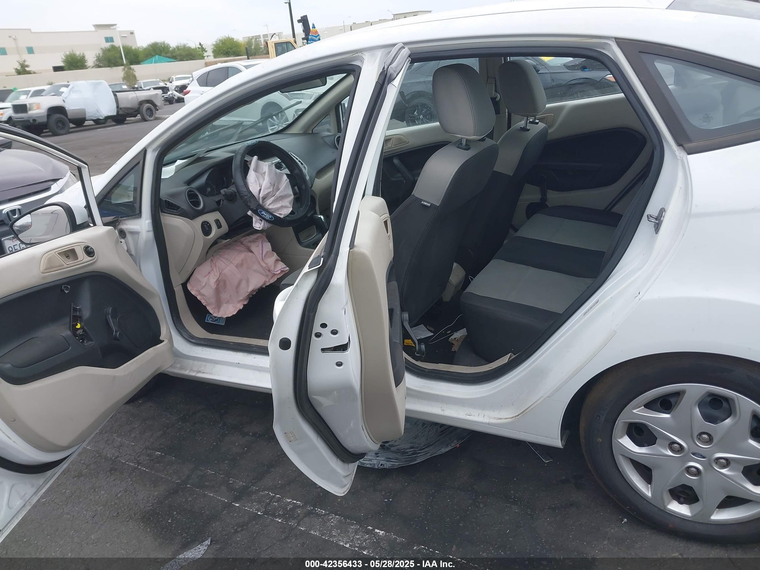 FORD FIESTA image 8