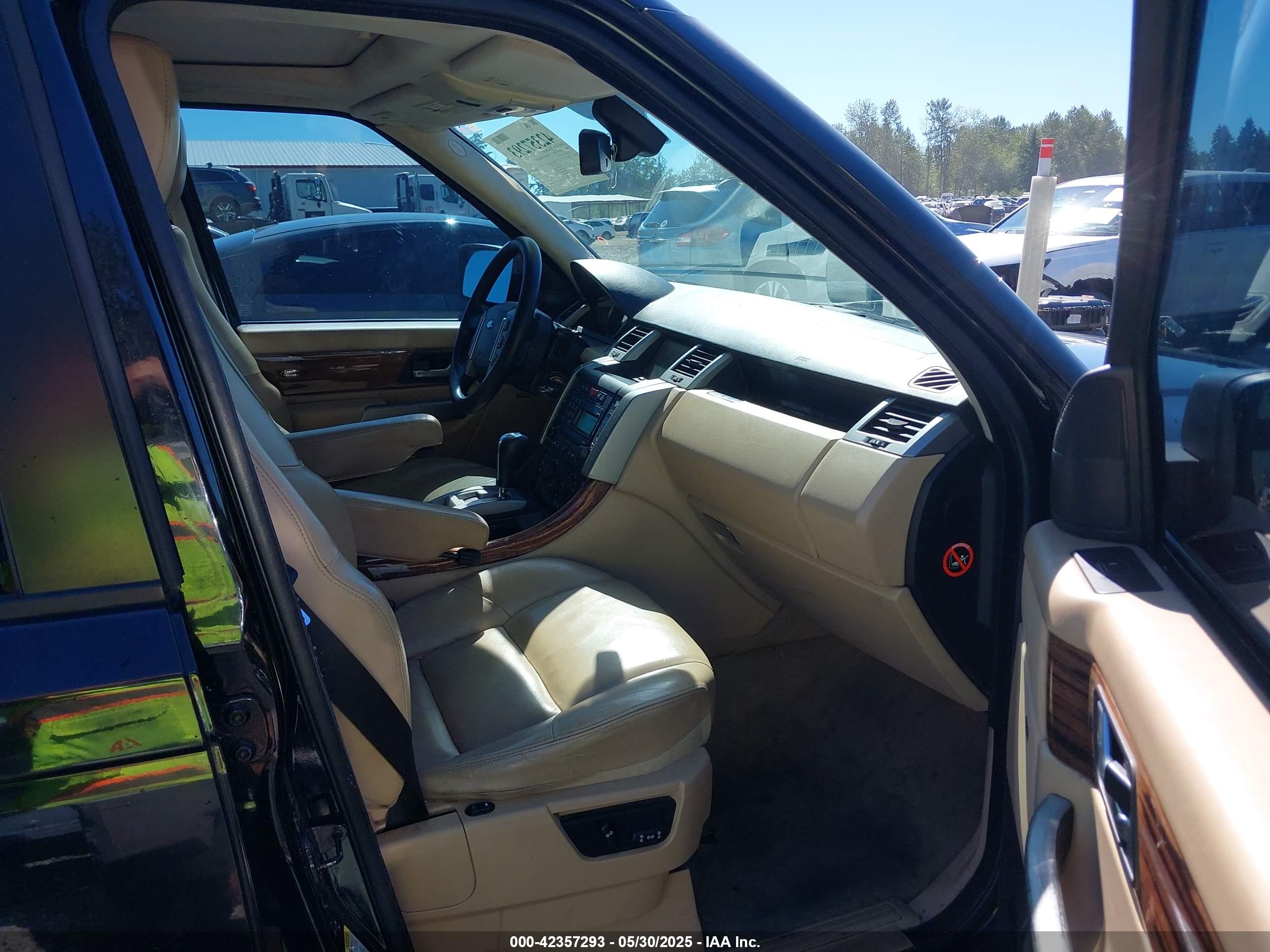 LAND ROVER image 5