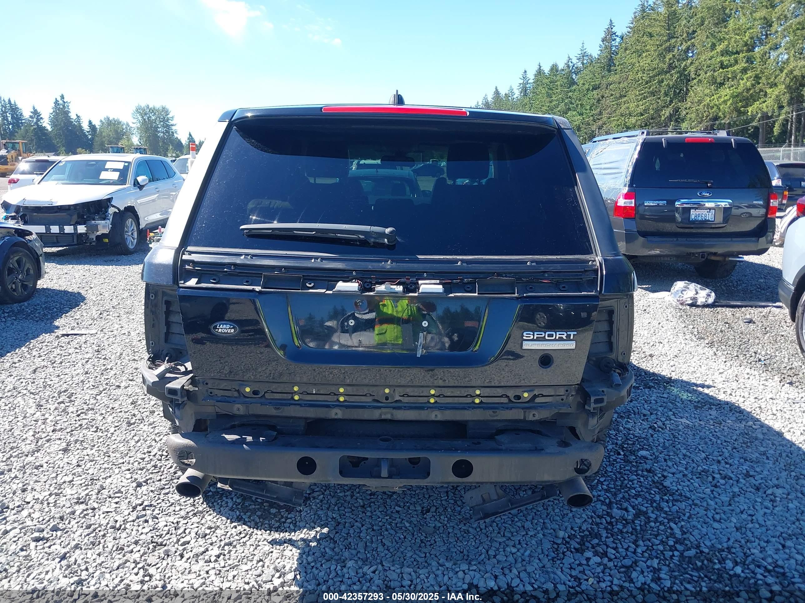 LAND ROVER image 6