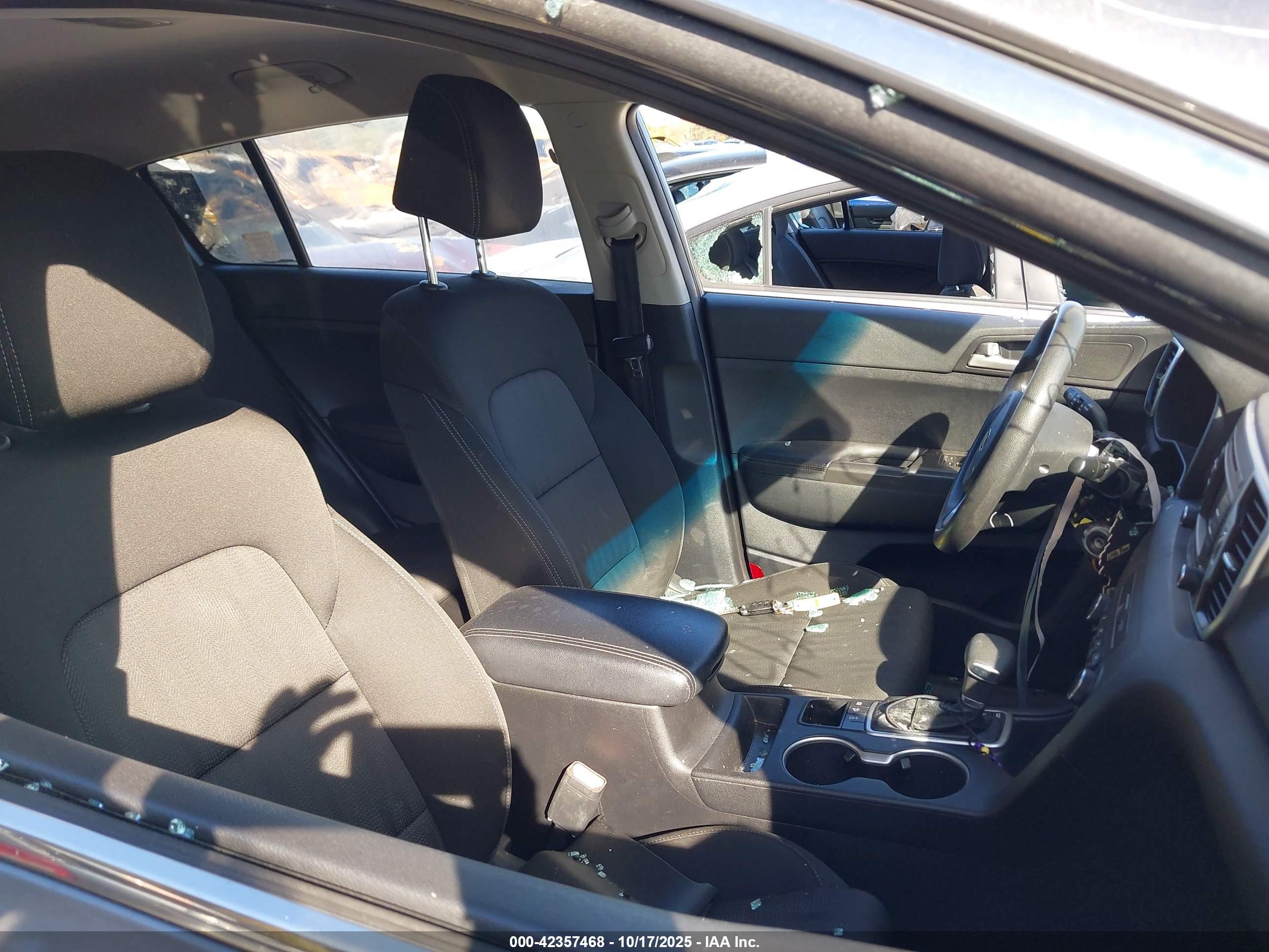 KIA SPORTAGE image 5