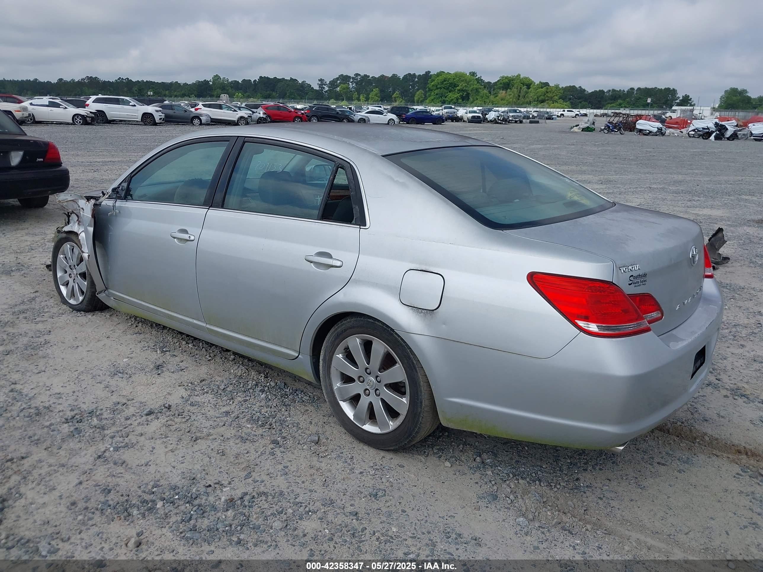 TOYOTA AVALON image 3