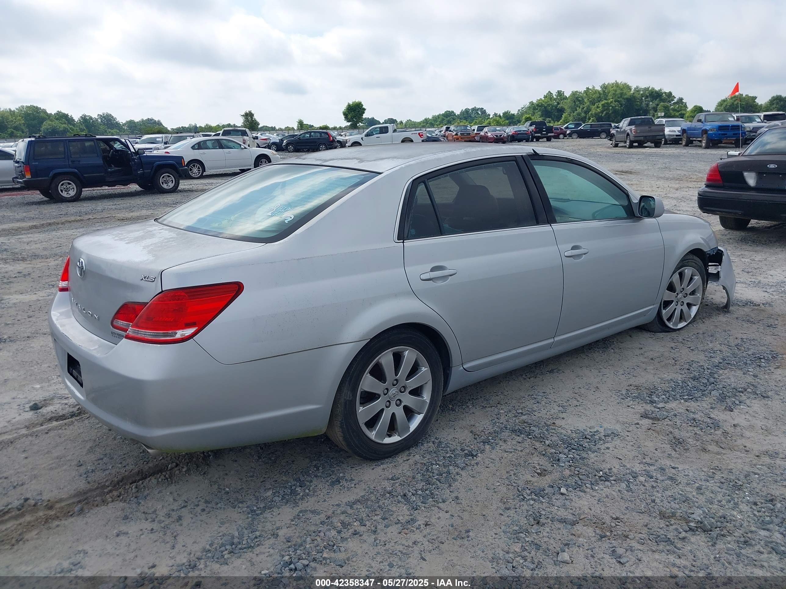TOYOTA AVALON image 4