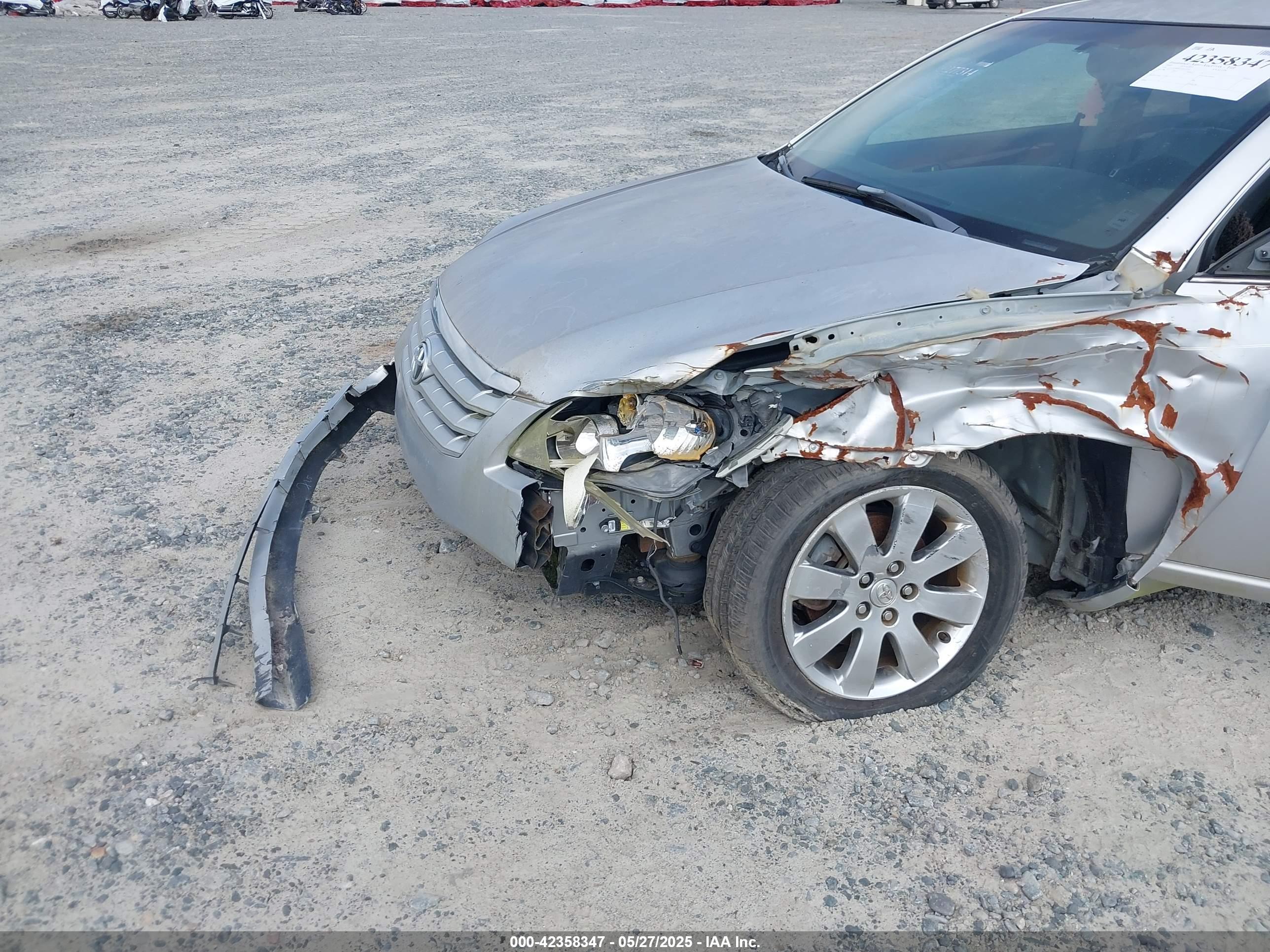 TOYOTA AVALON image 6