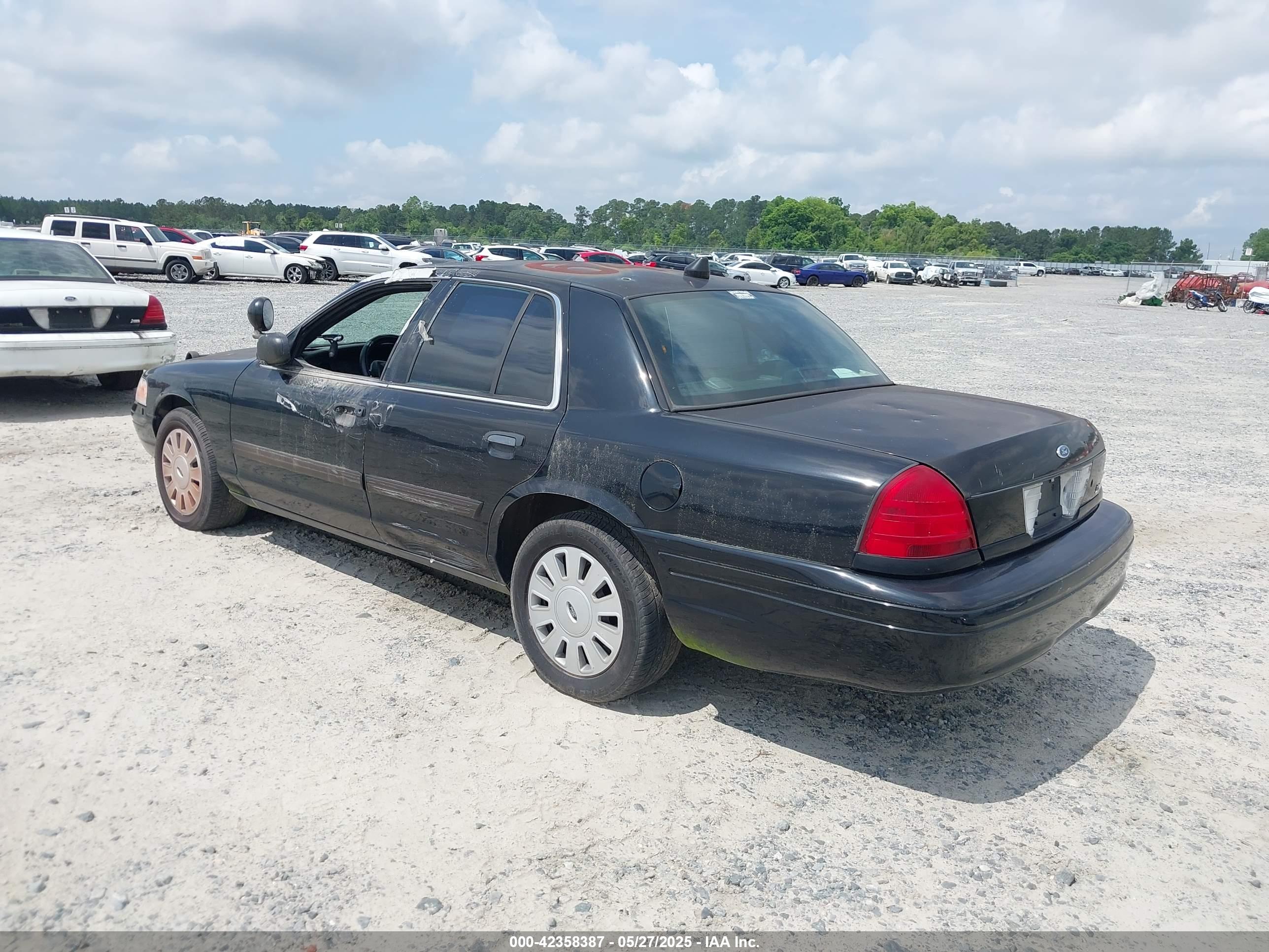 FORD CROWN image 3