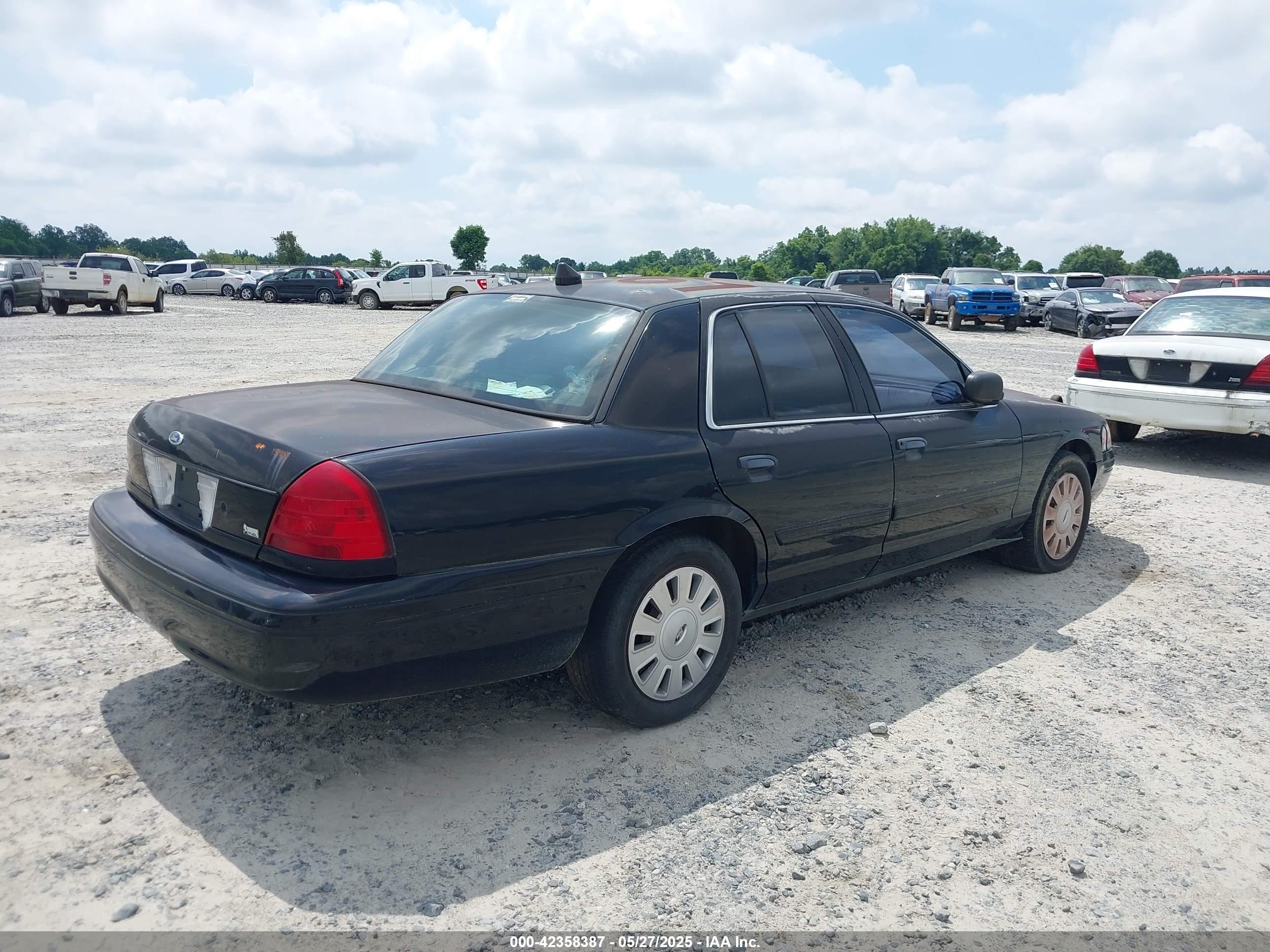 FORD CROWN image 4