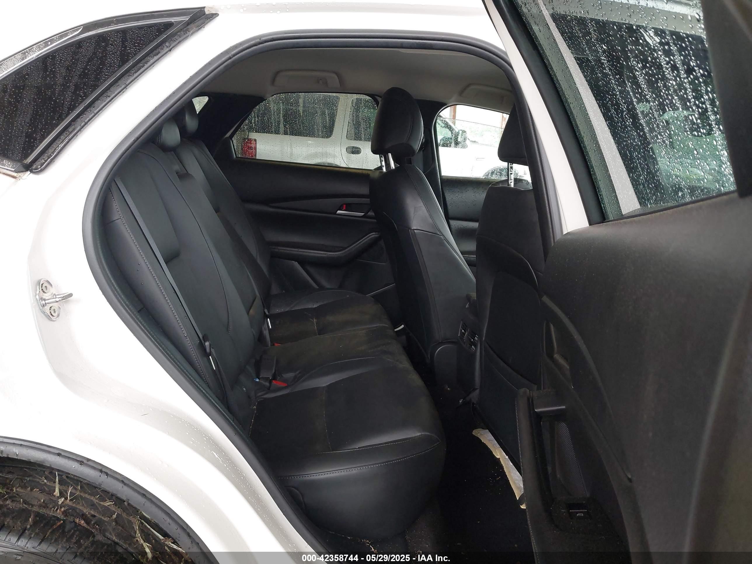 MAZDA CX-30 image 8