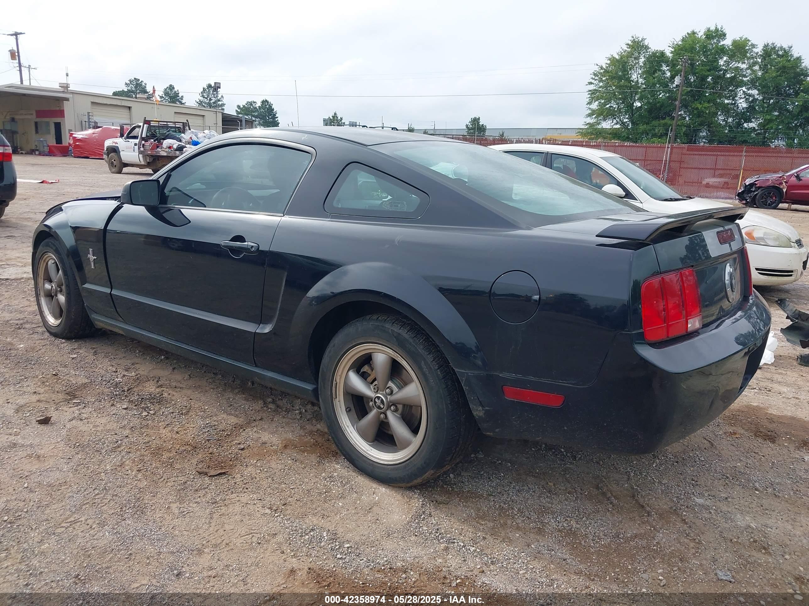 FORD MUSTANG image 3