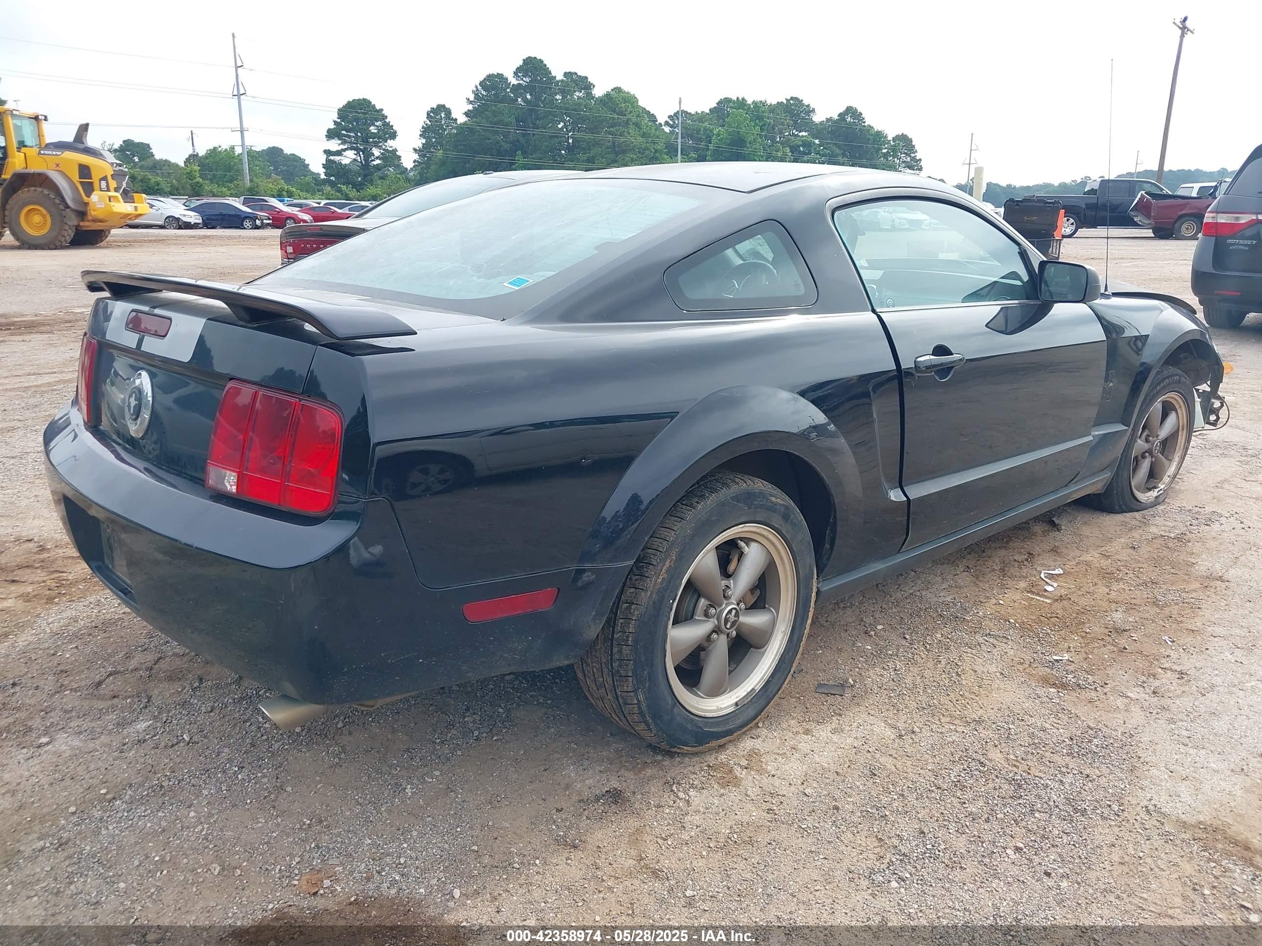 FORD MUSTANG image 4