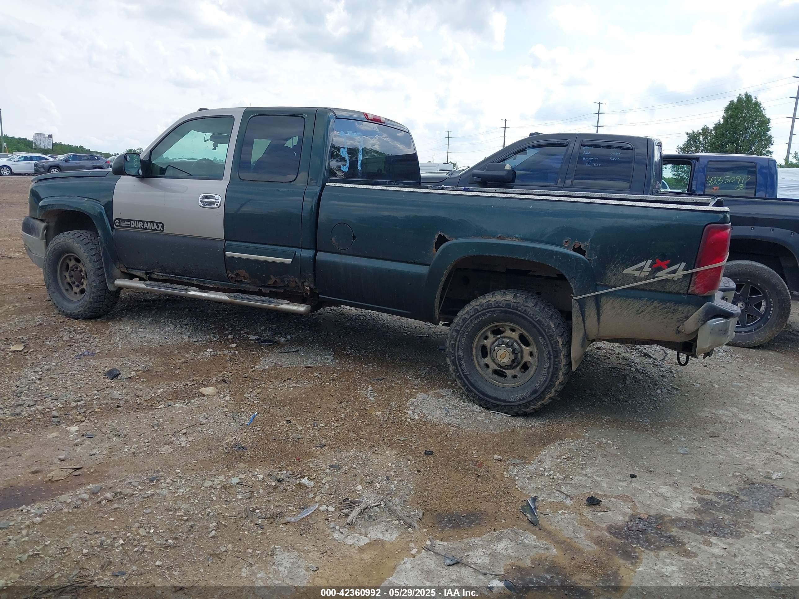 CHEVROLET SILVERADO image 3