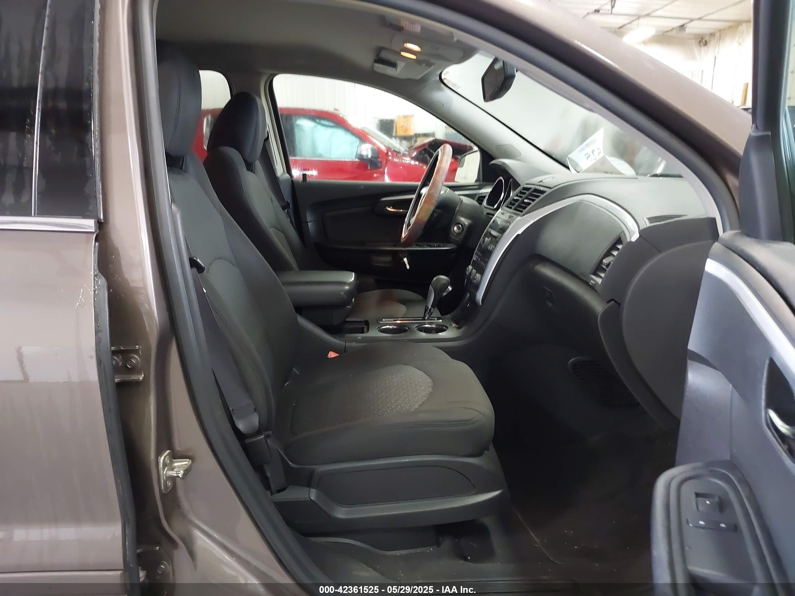 CHEVROLET TRAVERSE image 5