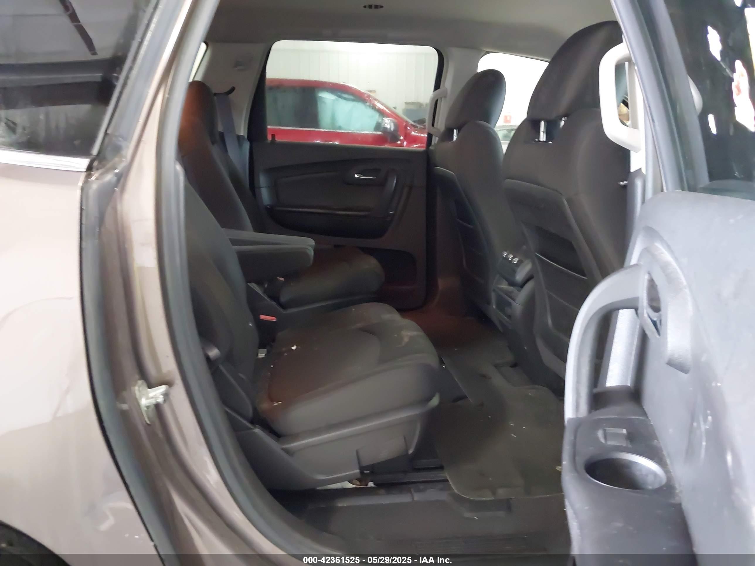 CHEVROLET TRAVERSE image 8