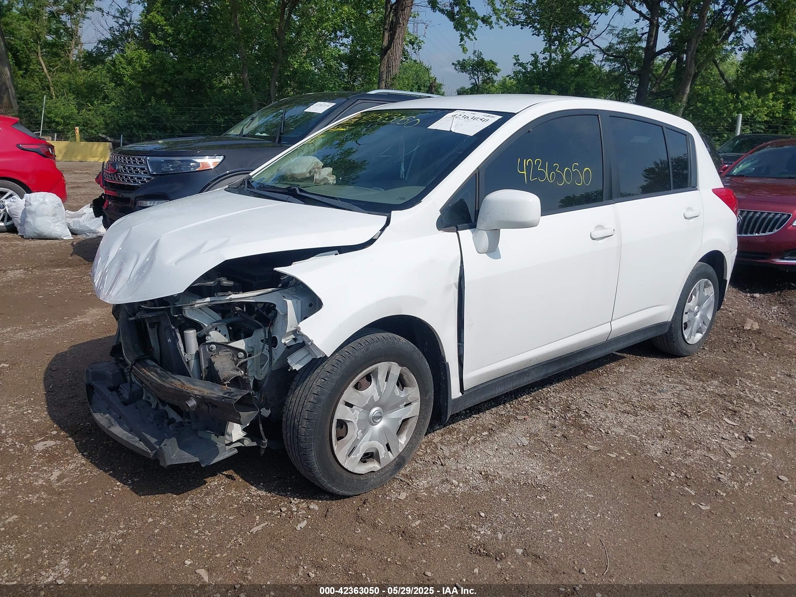 NISSAN VERSA image 2