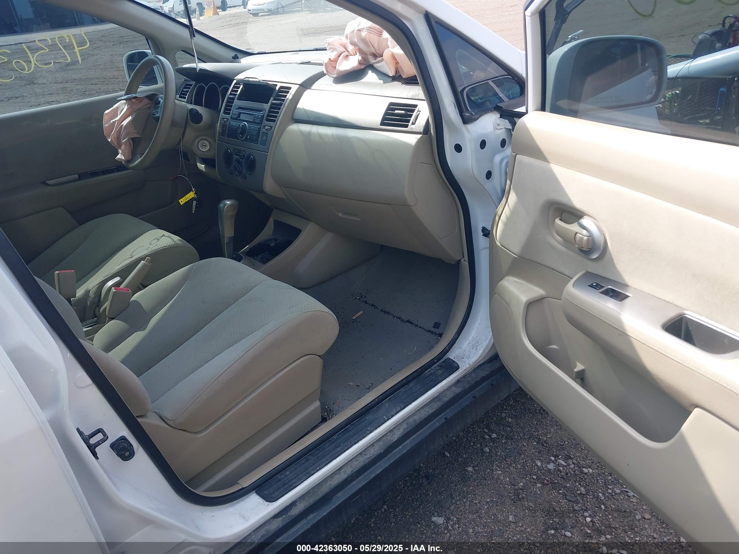 NISSAN VERSA image 5