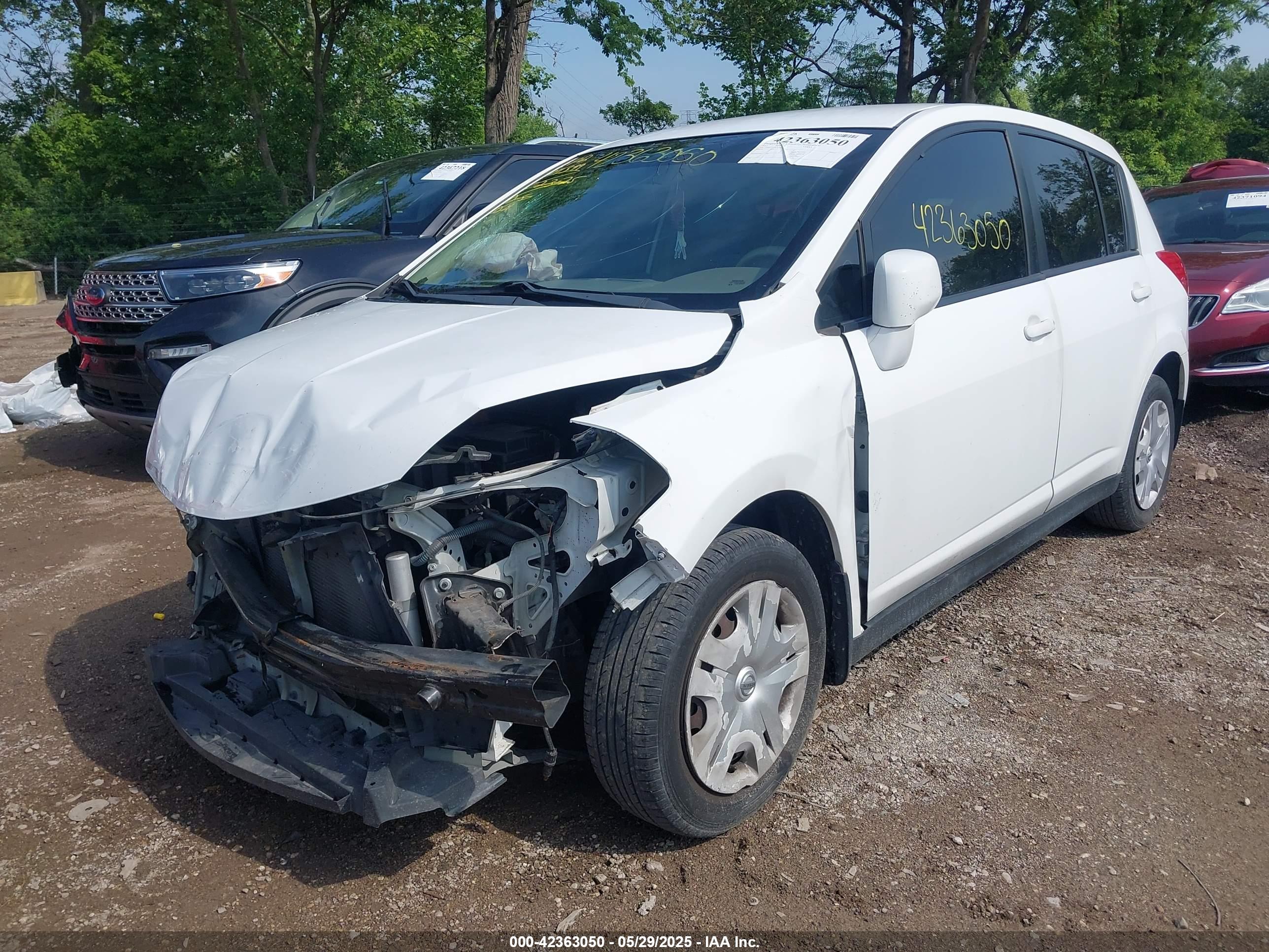NISSAN VERSA image 6