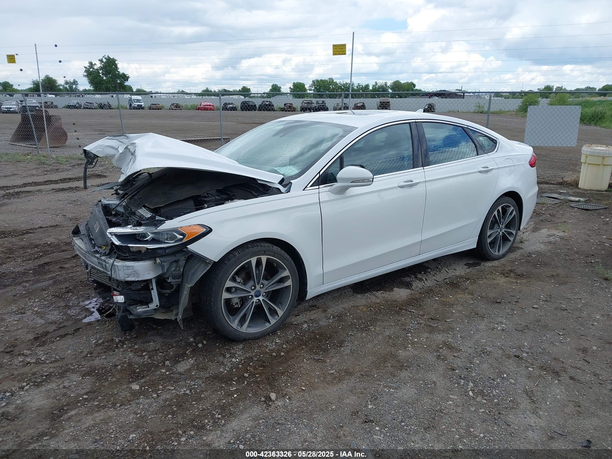 FORD FUSION image 2