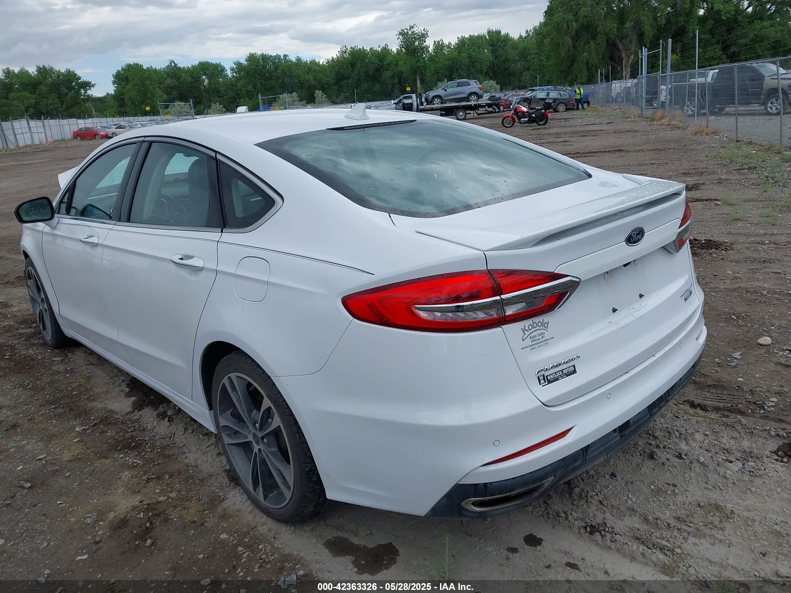 FORD FUSION image 3