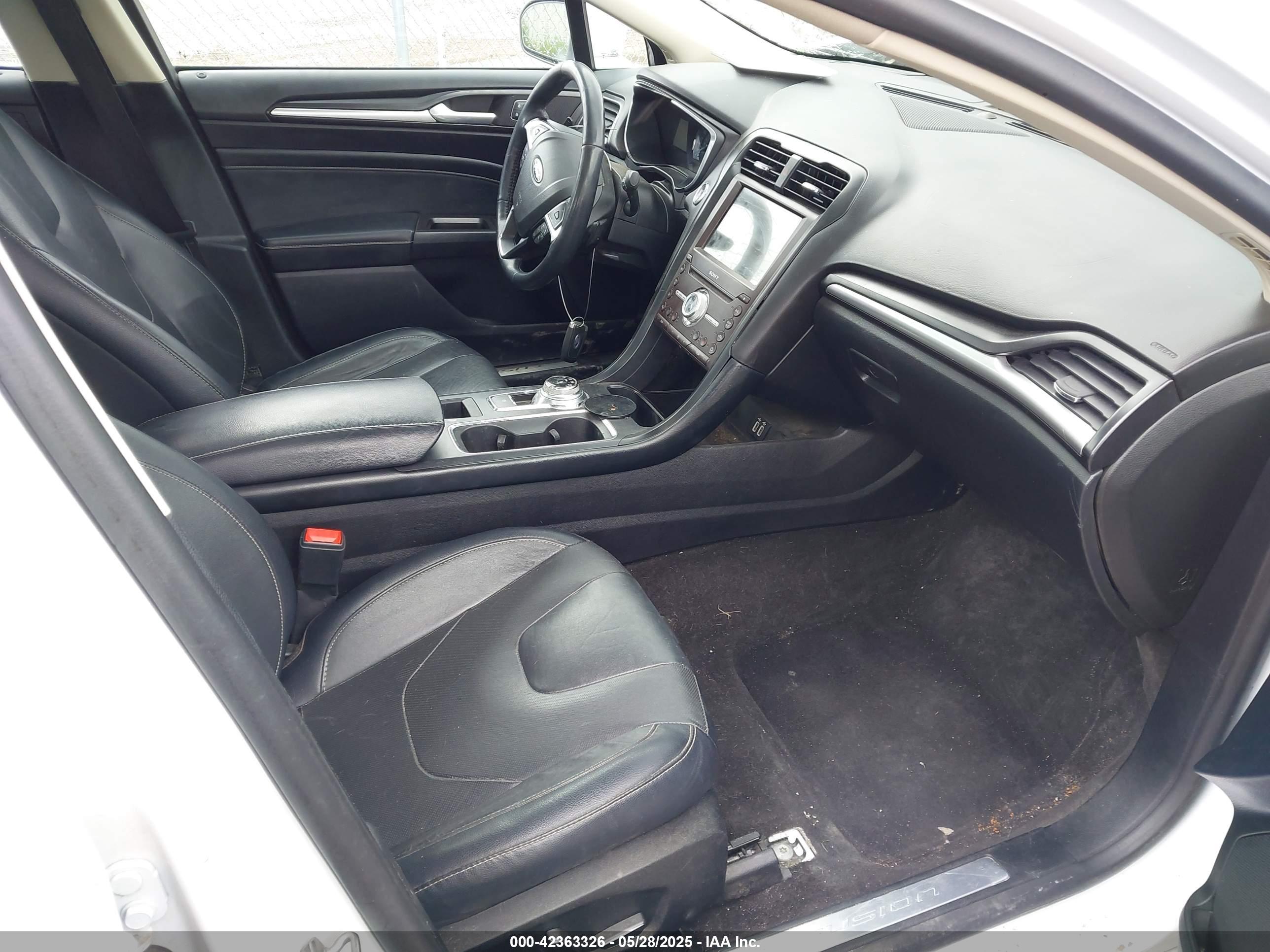 FORD FUSION image 5