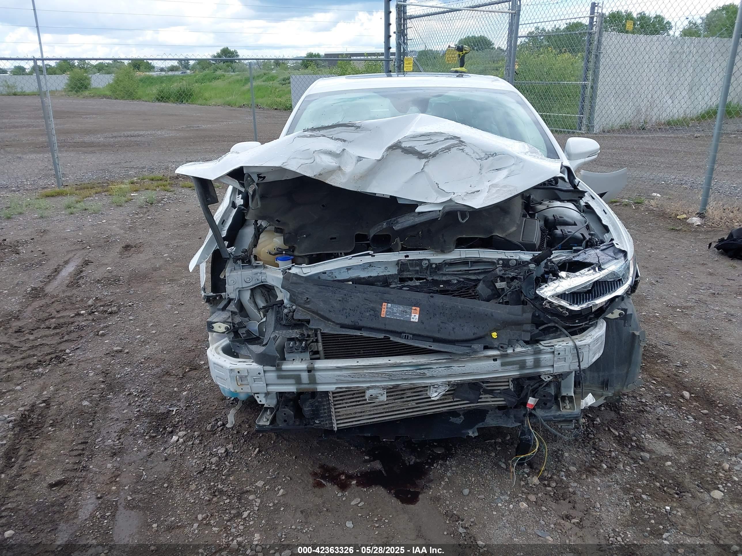FORD FUSION image 6