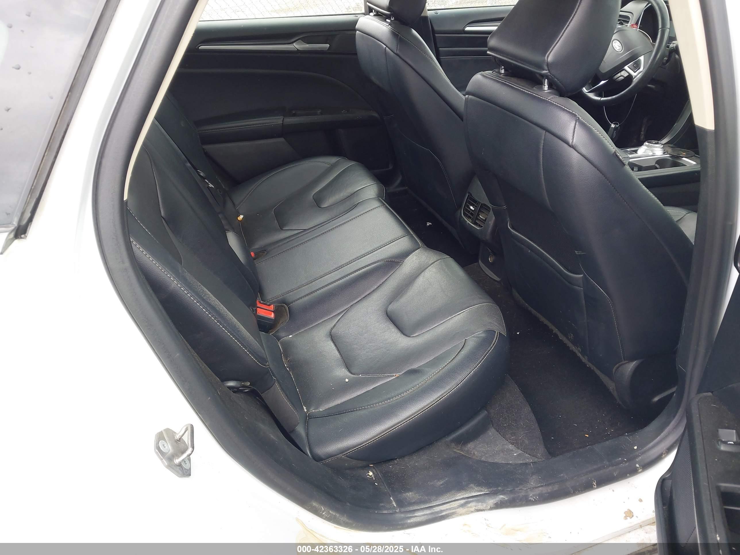 FORD FUSION image 8