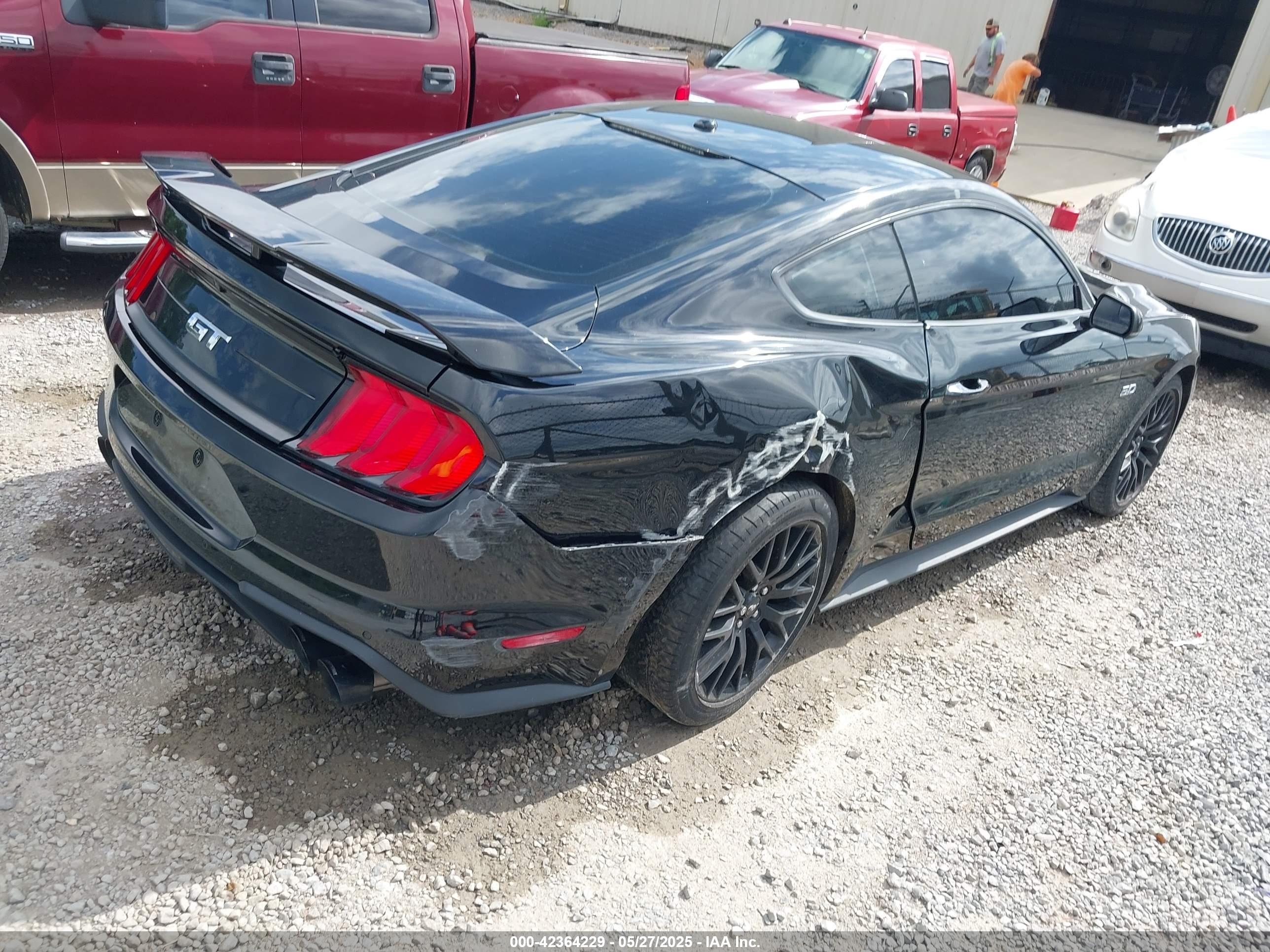 FORD MUSTANG image 4