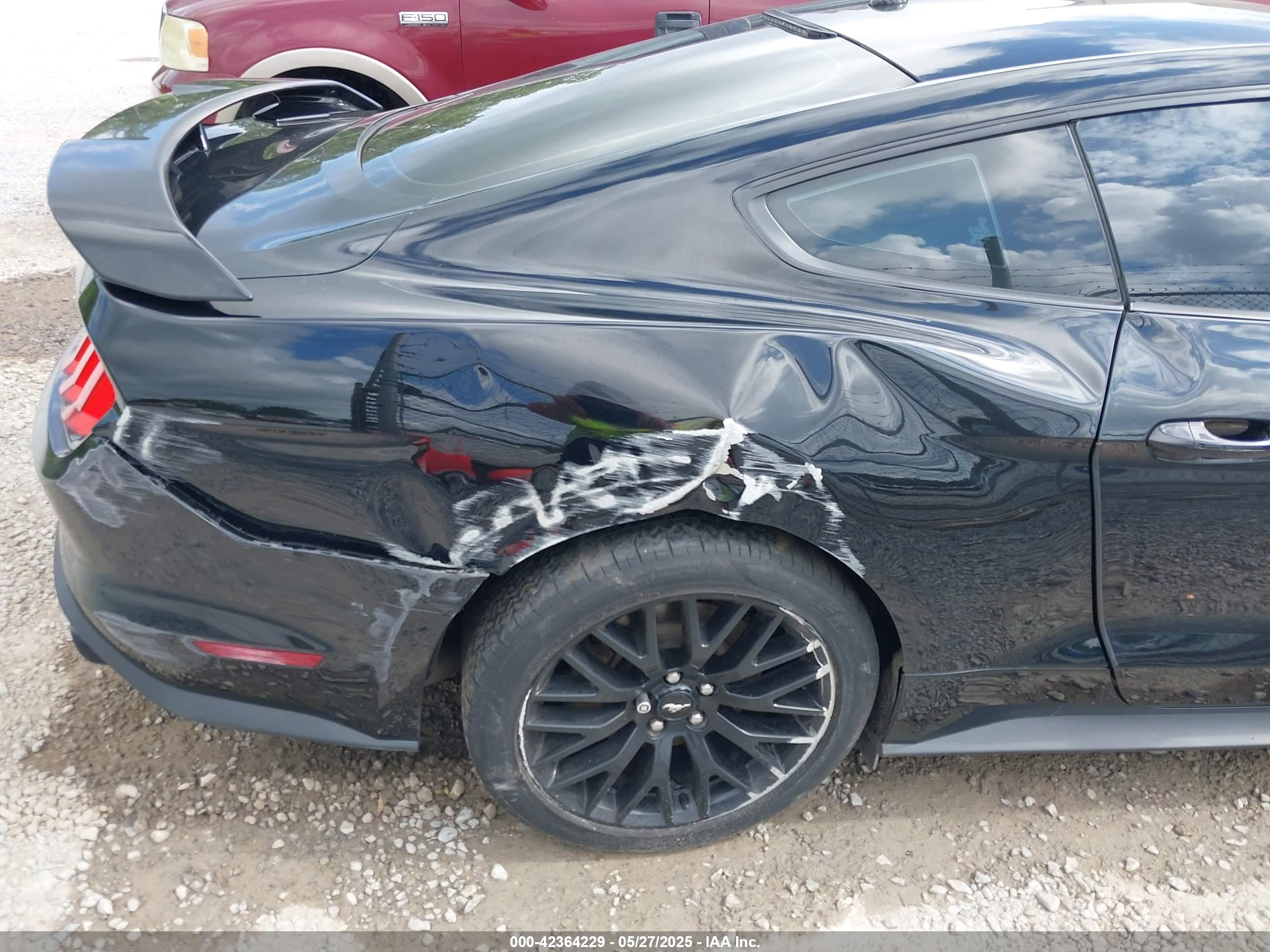 FORD MUSTANG image 6